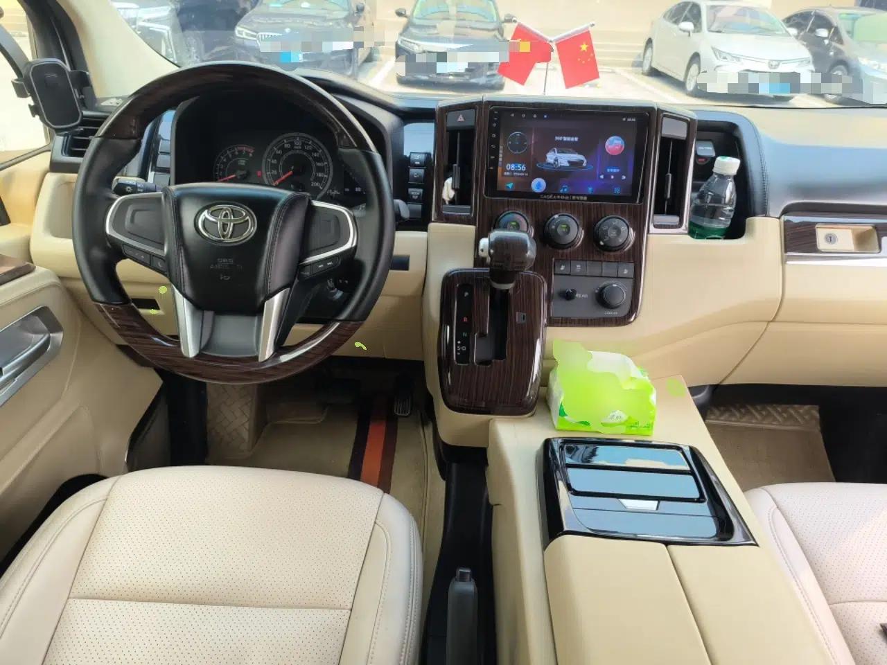 Toyota HIACE  — миниатюра 10