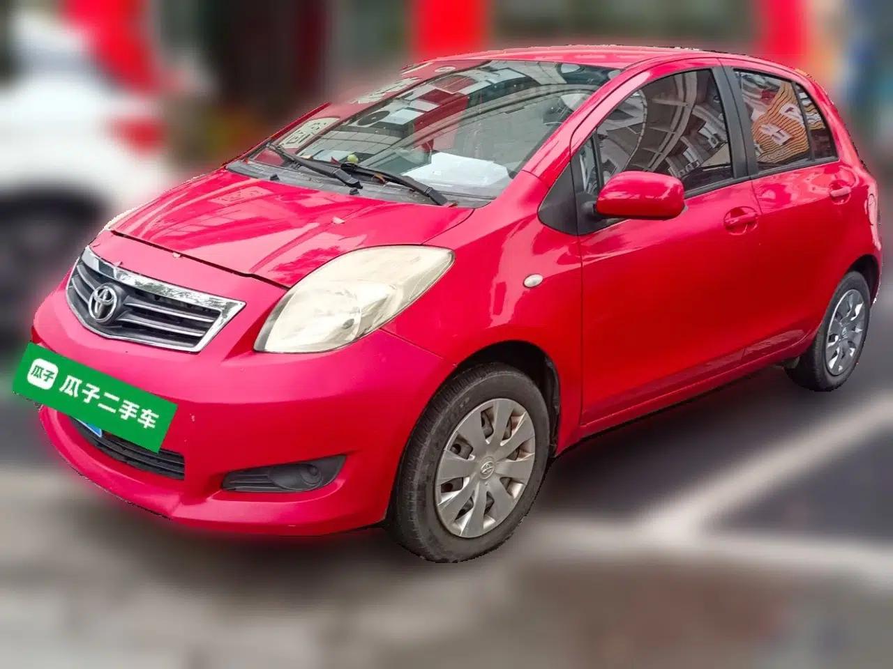 Toyota Yaris 2011 1.6E Automatic Charm Edition — миниатюра 1
