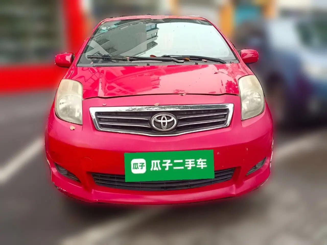 Toyota Yaris 2011 1.6E Automatic Charm Edition — миниатюра 2
