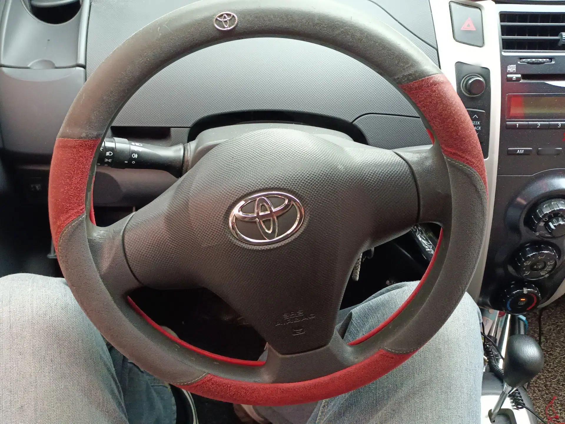 Toyota Yaris 2011 1.6E Automatic Charm Edition — миниатюра 11