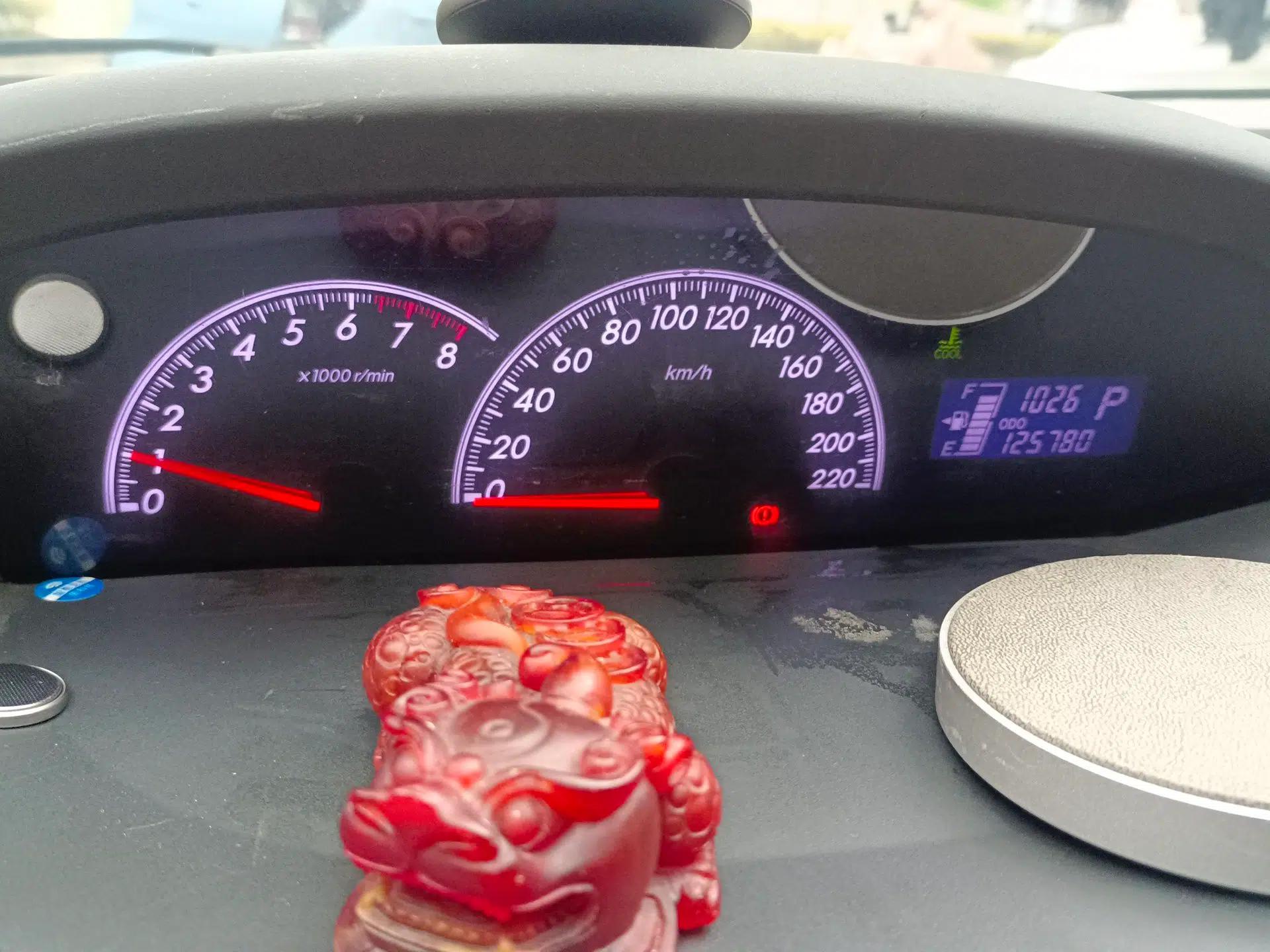 Toyota Yaris 2011 1.6E Automatic Charm Edition — миниатюра 12
