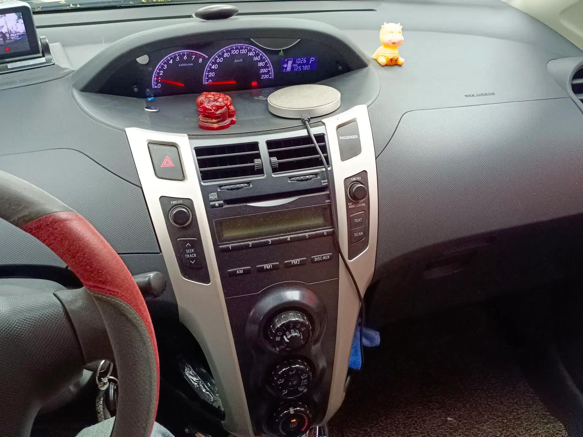 Toyota Yaris 2011 1.6E Automatic Charm Edition — миниатюра 14
