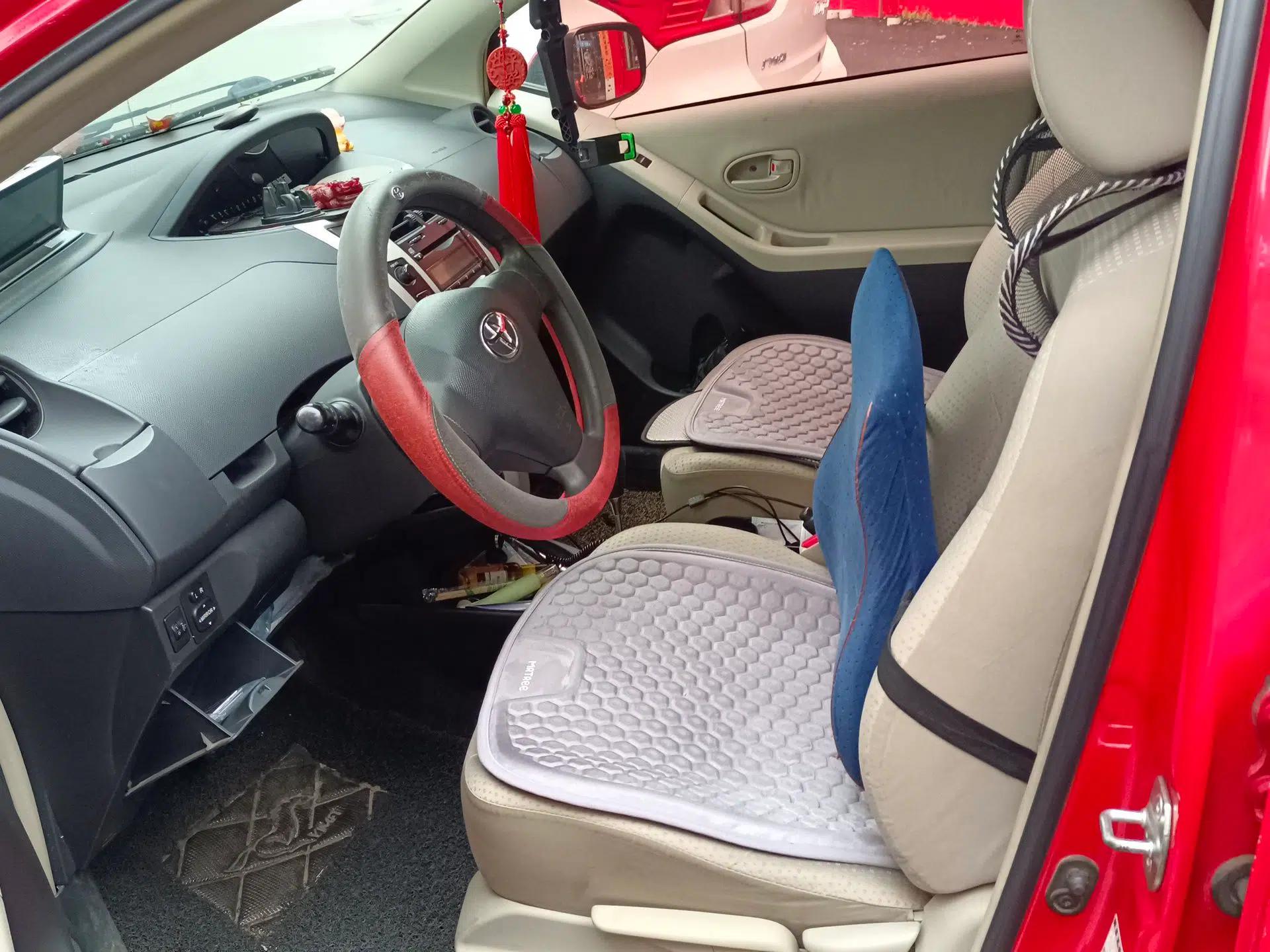 Toyota Yaris 2011 1.6E Automatic Charm Edition — миниатюра 16