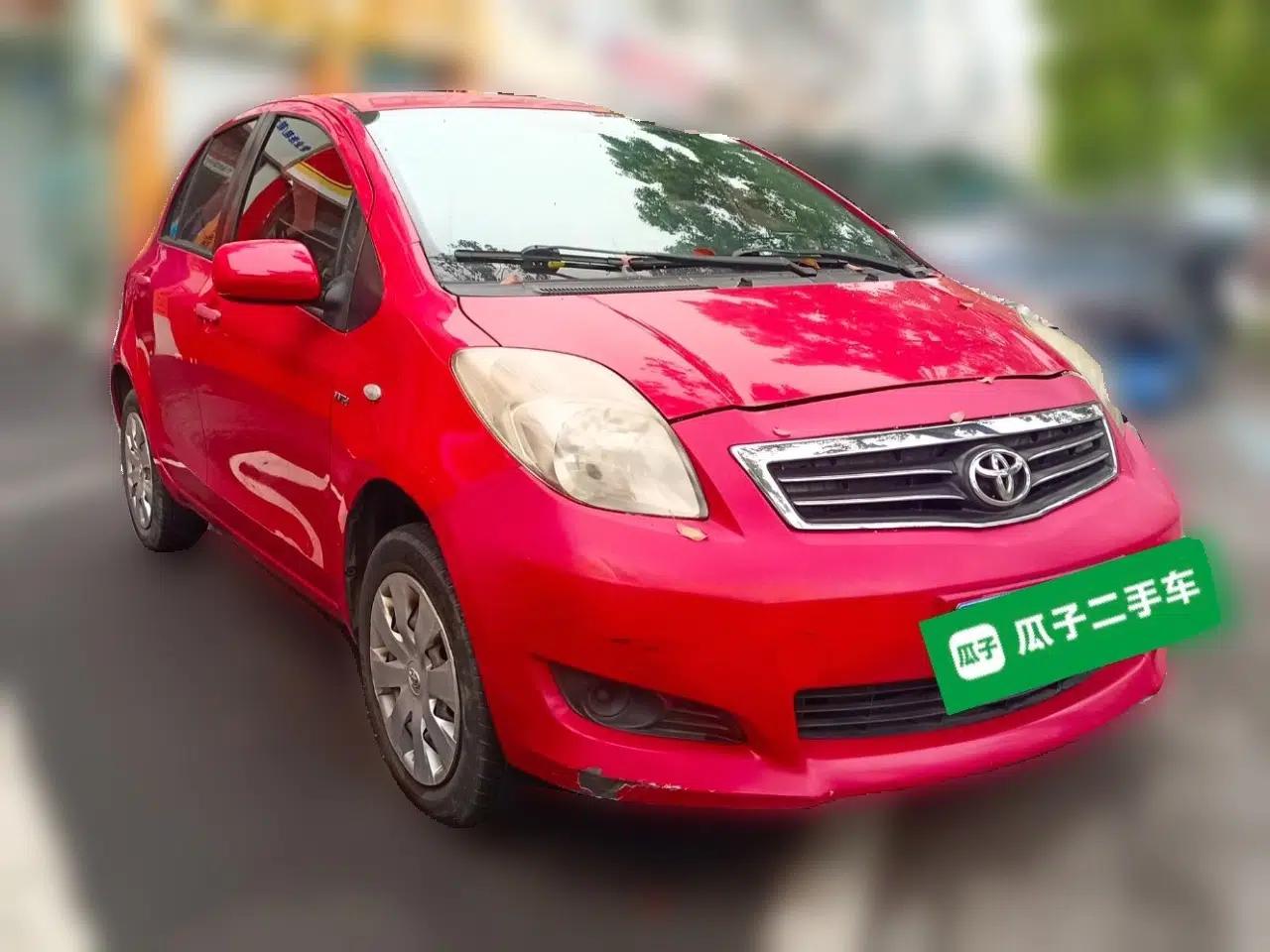 Toyota Yaris 2011 1.6E Automatic Charm Edition — миниатюра 3