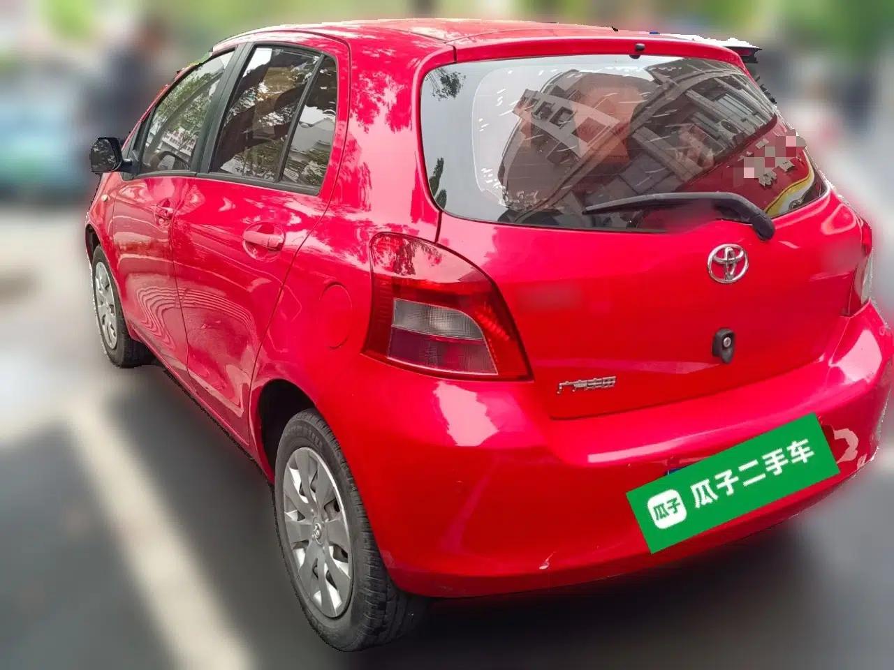 Toyota Yaris 2011 1.6E Automatic Charm Edition — миниатюра 4