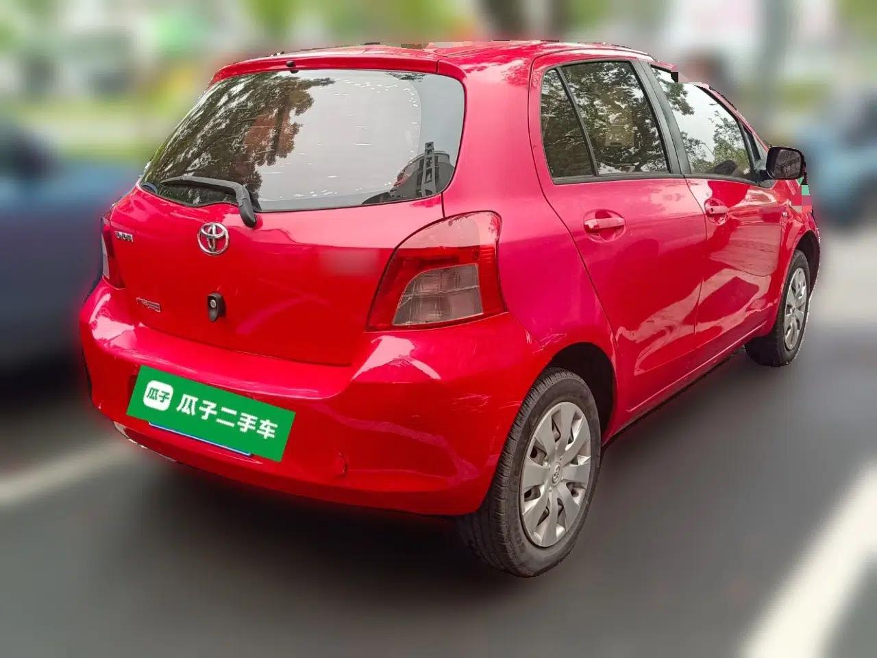Toyota Yaris 2011 1.6E Automatic Charm Edition — миниатюра 6