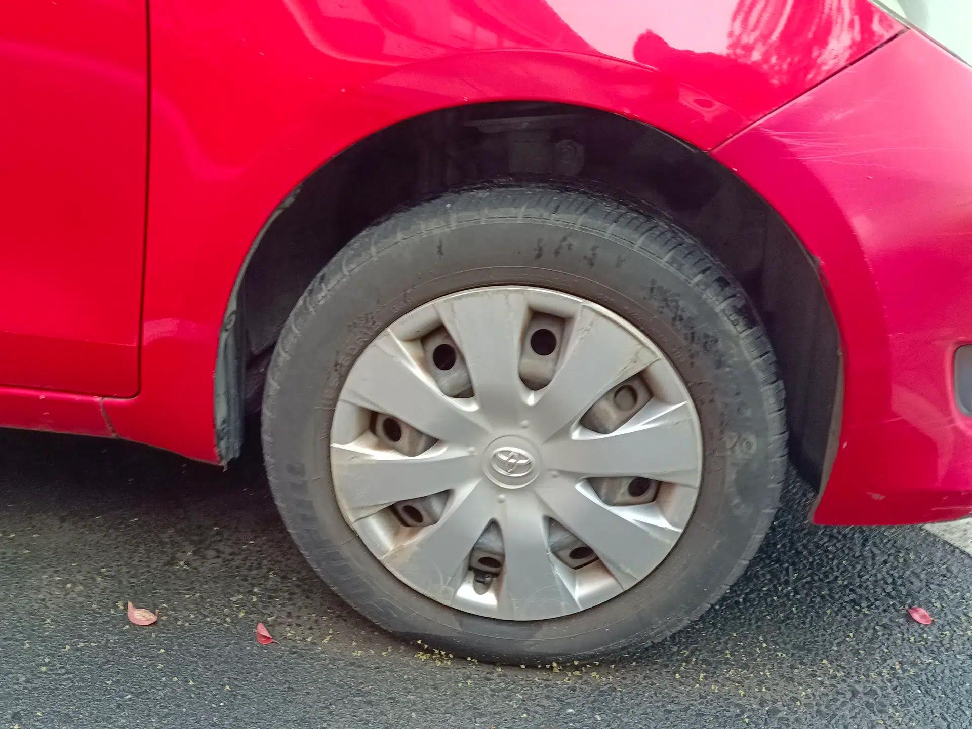 Toyota Yaris 2011 1.6E Automatic Charm Edition — миниатюра 8