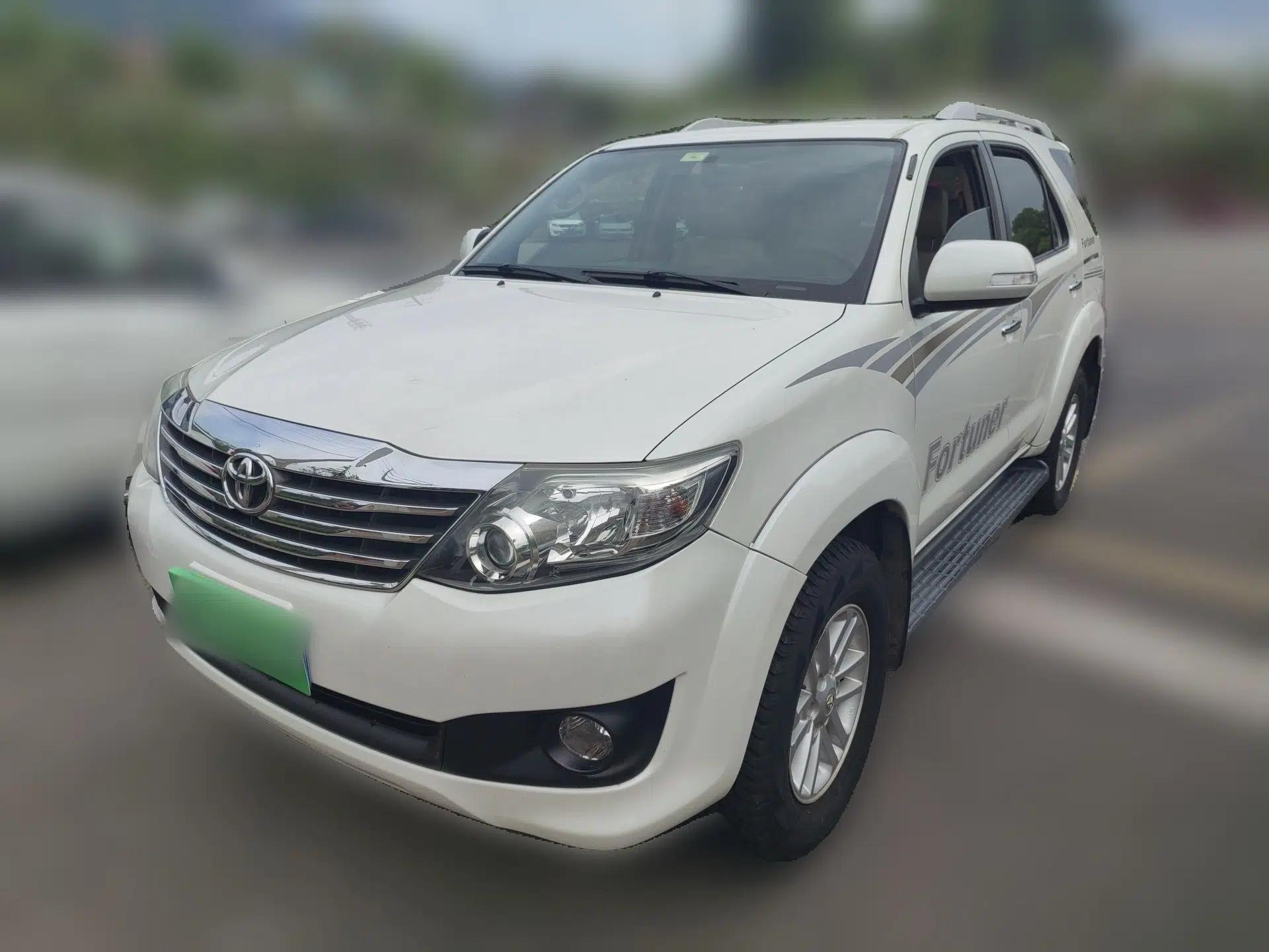 Toyota Fortuner 2015 2.7L Standard Edition — миниатюра 1