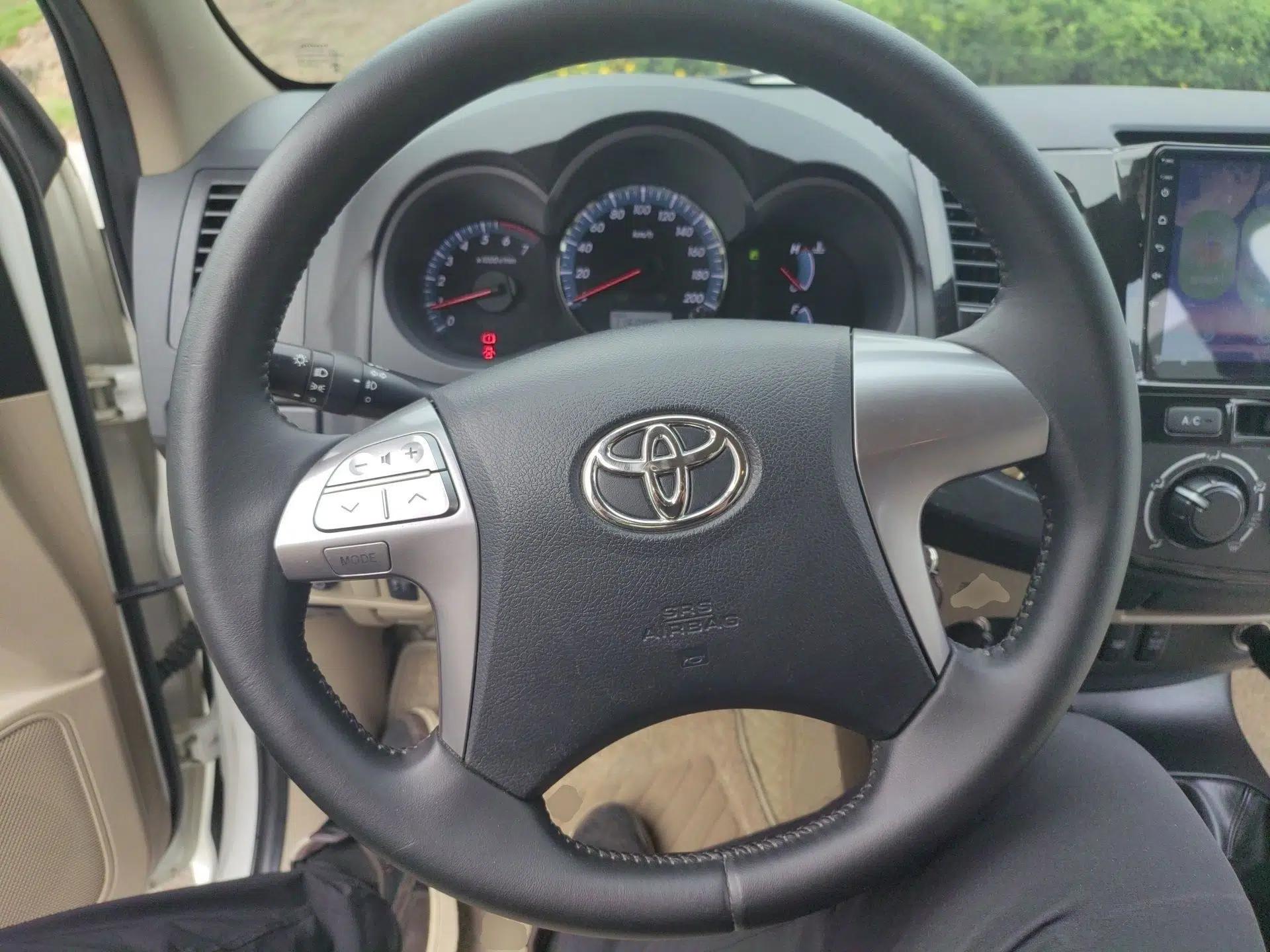Toyota Fortuner 2015 2.7L Standard Edition — миниатюра 11