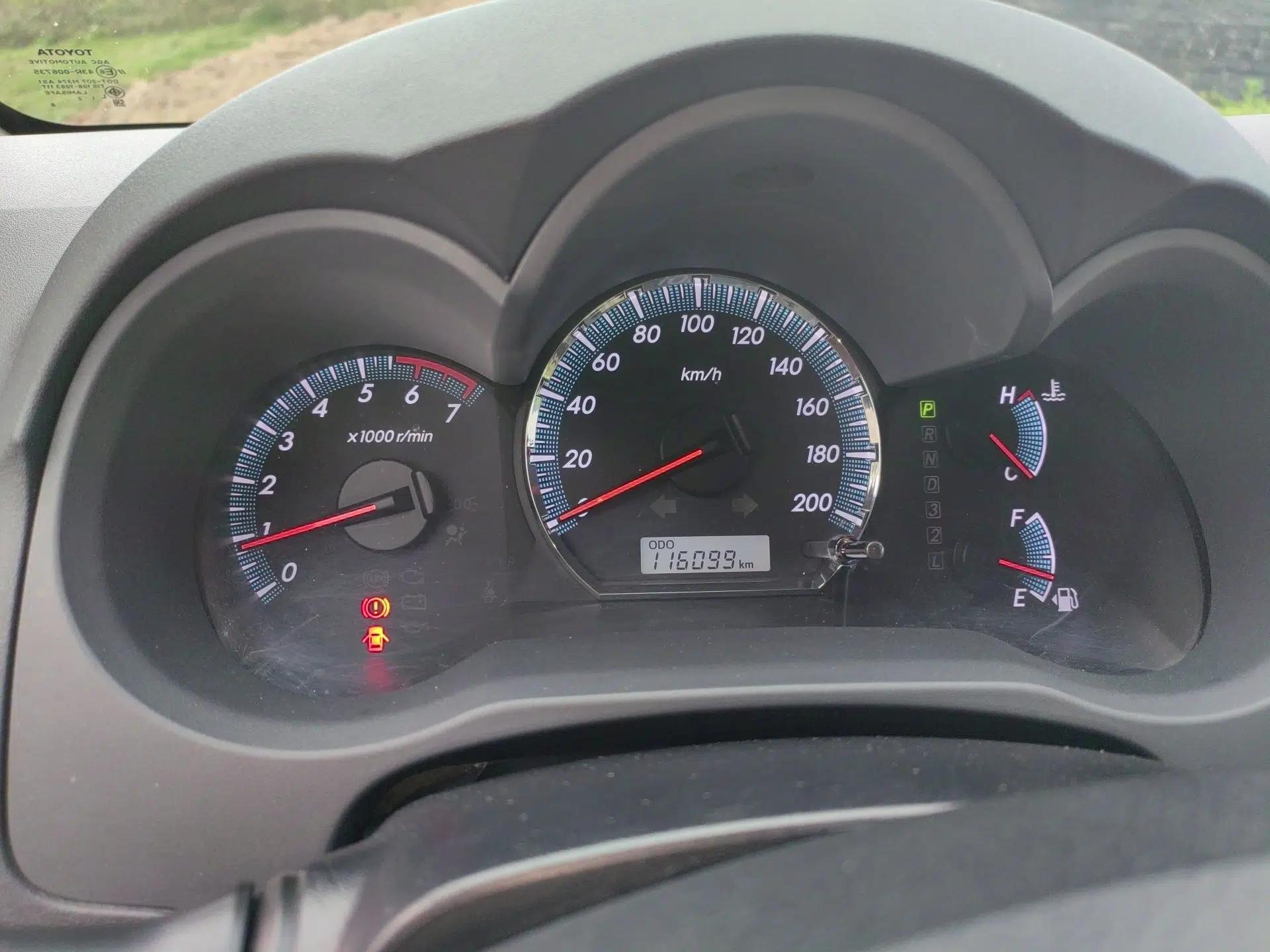 Toyota Fortuner 2015 2.7L Standard Edition — миниатюра 12