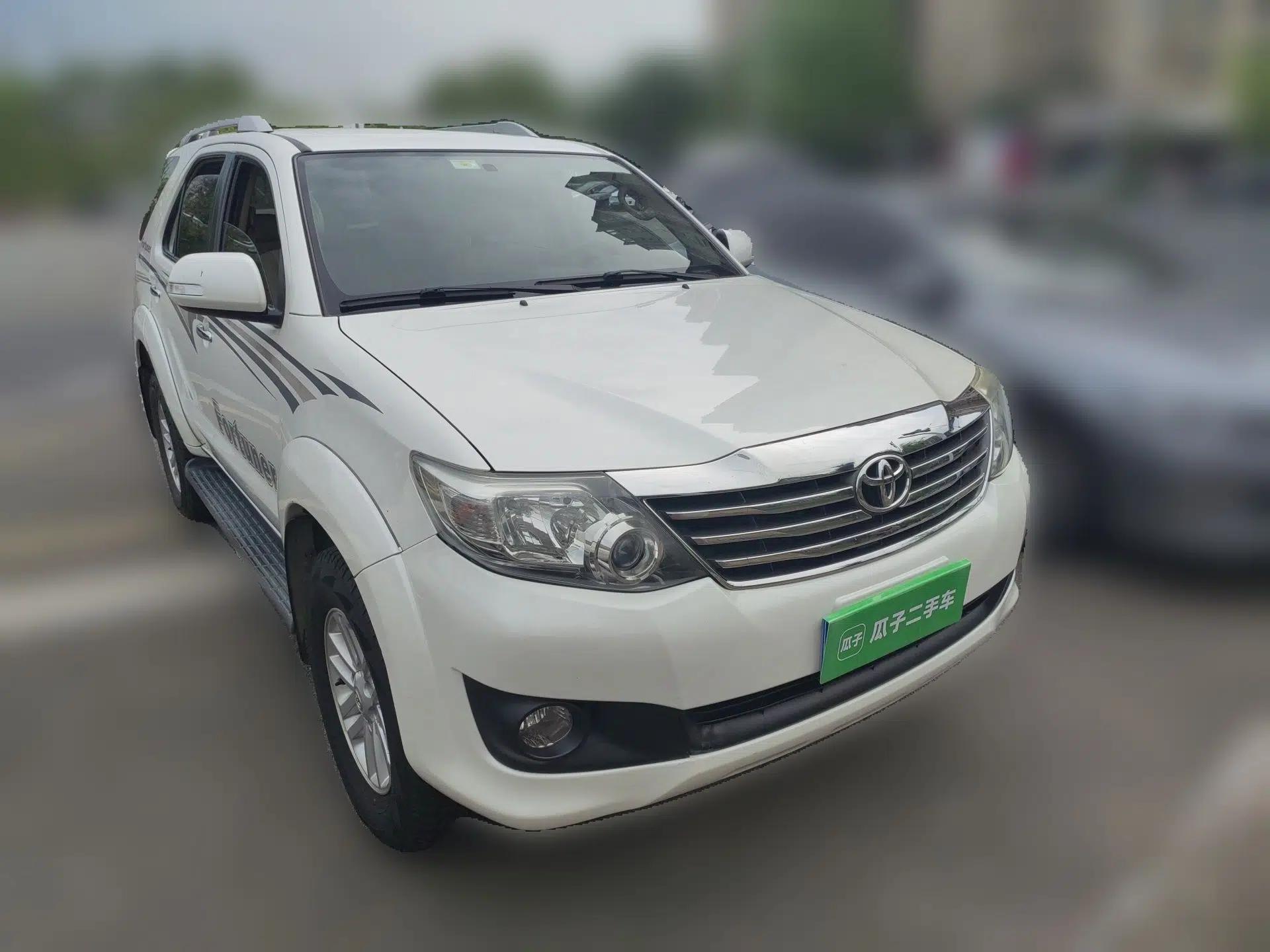 Toyota Fortuner 2015 2.7L Standard Edition — миниатюра 3