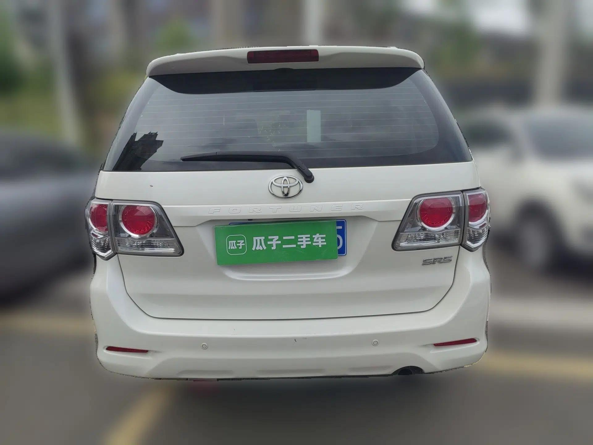 Toyota Fortuner 2015 2.7L Standard Edition — миниатюра 5