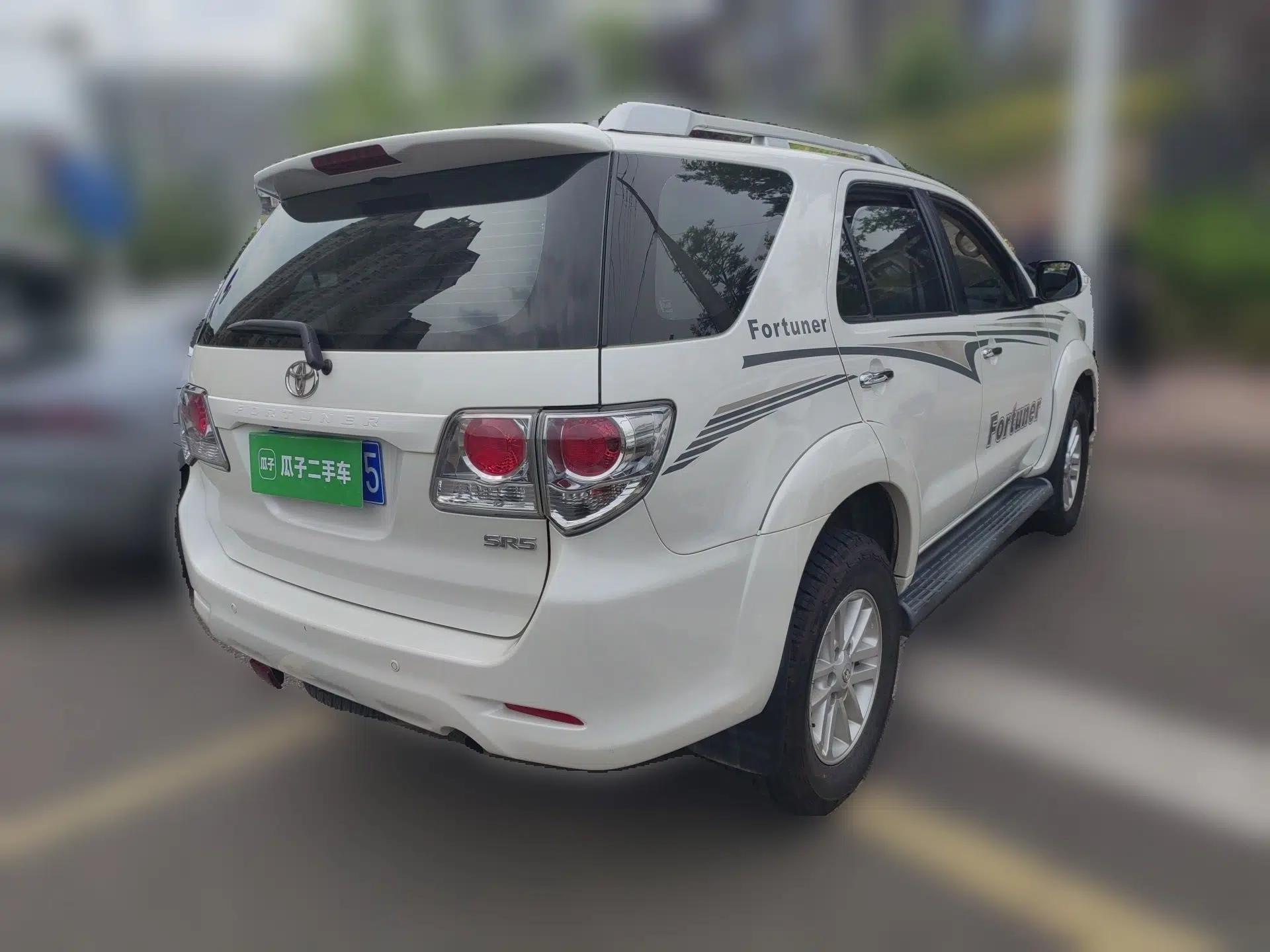 Toyota Fortuner 2015 2.7L Standard Edition — миниатюра 6