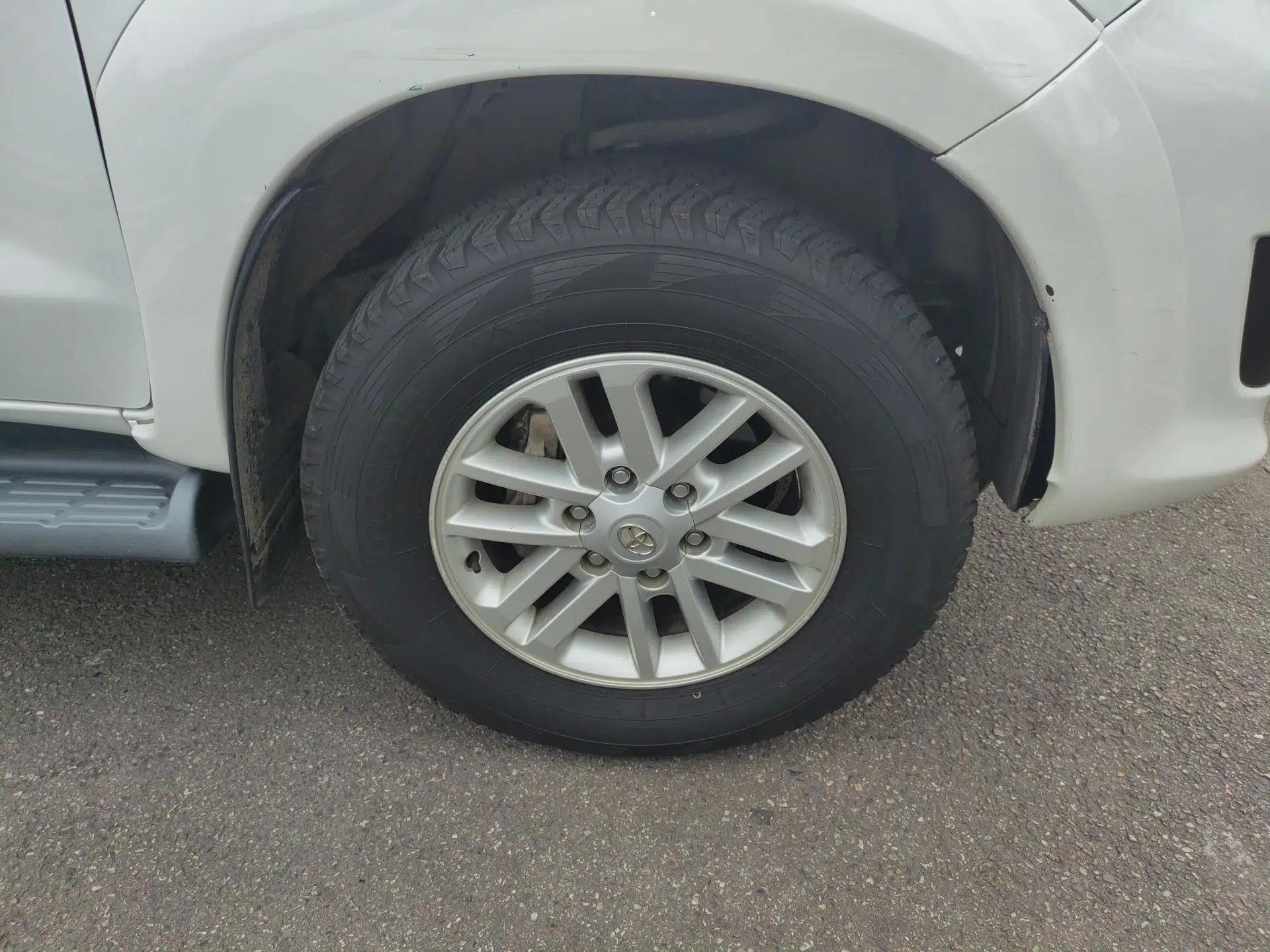 Toyota Fortuner 2015 2.7L Standard Edition — миниатюра 8