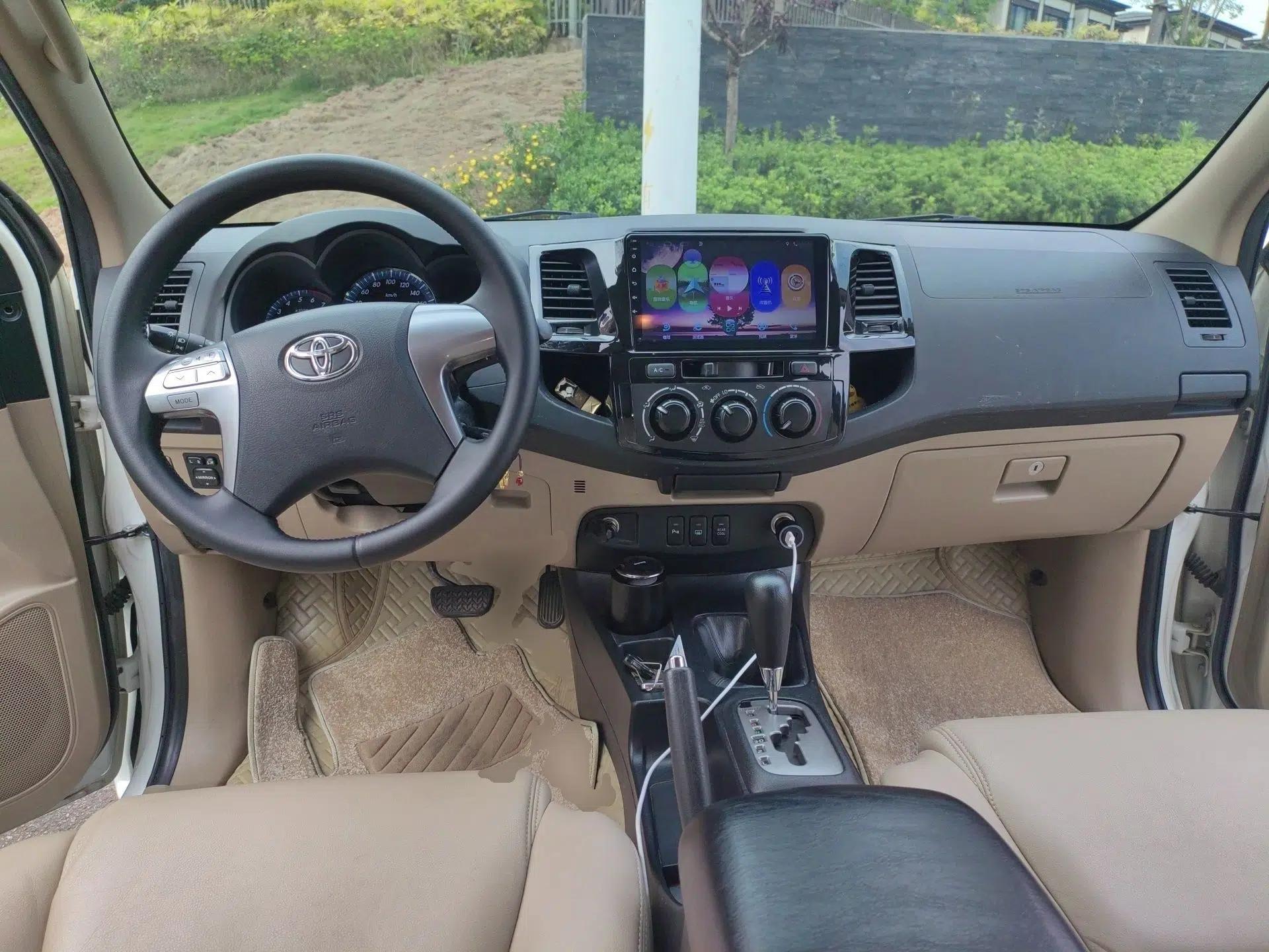 Toyota Fortuner 2015 2.7L Standard Edition — миниатюра 10