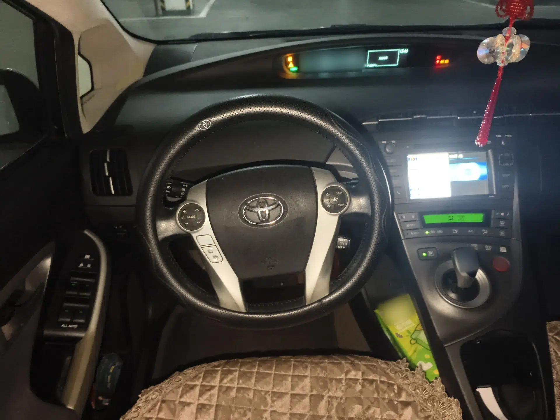 Toyota Prius 2012 1.8L Luxury Advanced Edition — миниатюра 11