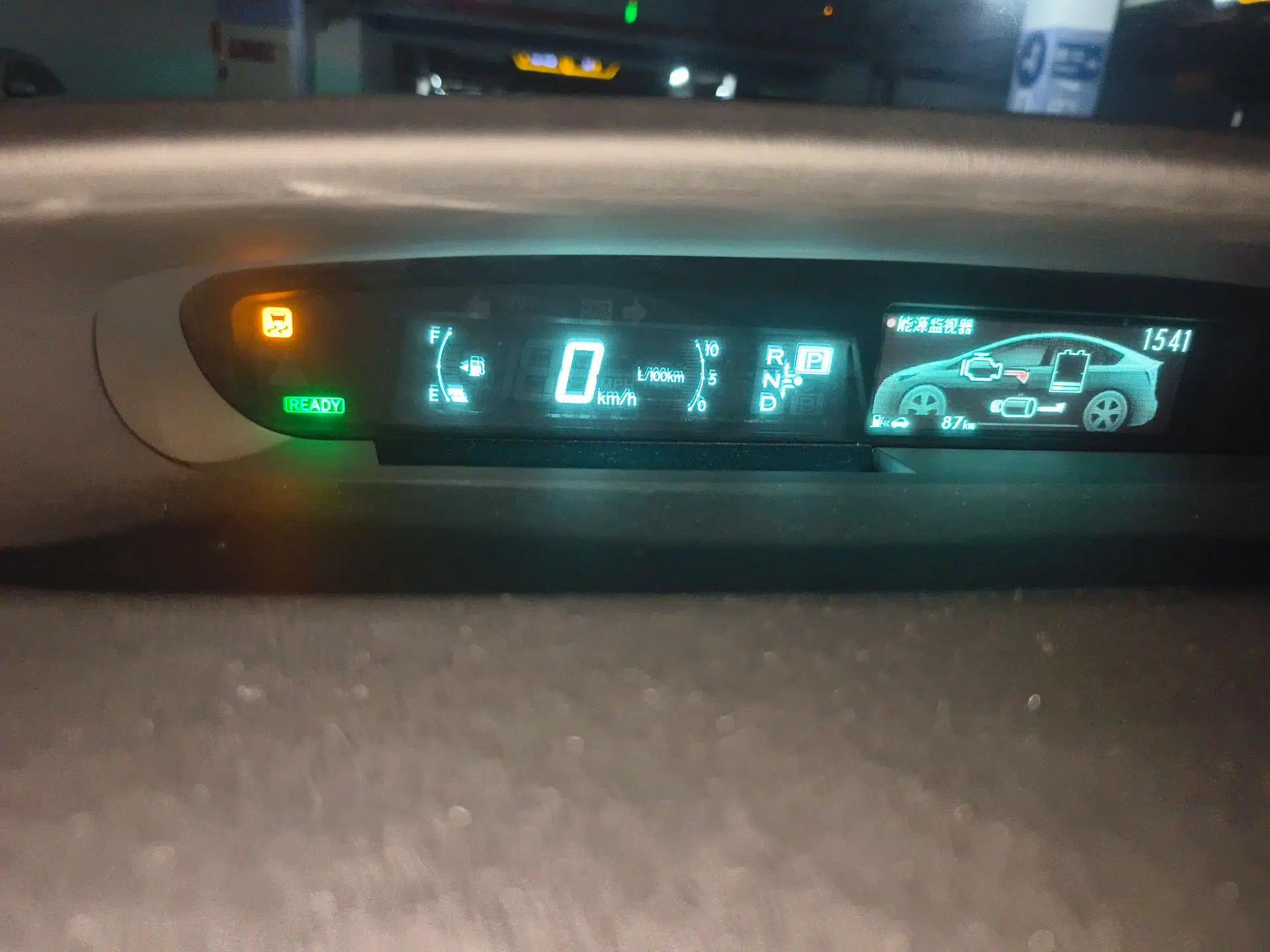 Toyota Prius 2012 1.8L Luxury Advanced Edition — миниатюра 12
