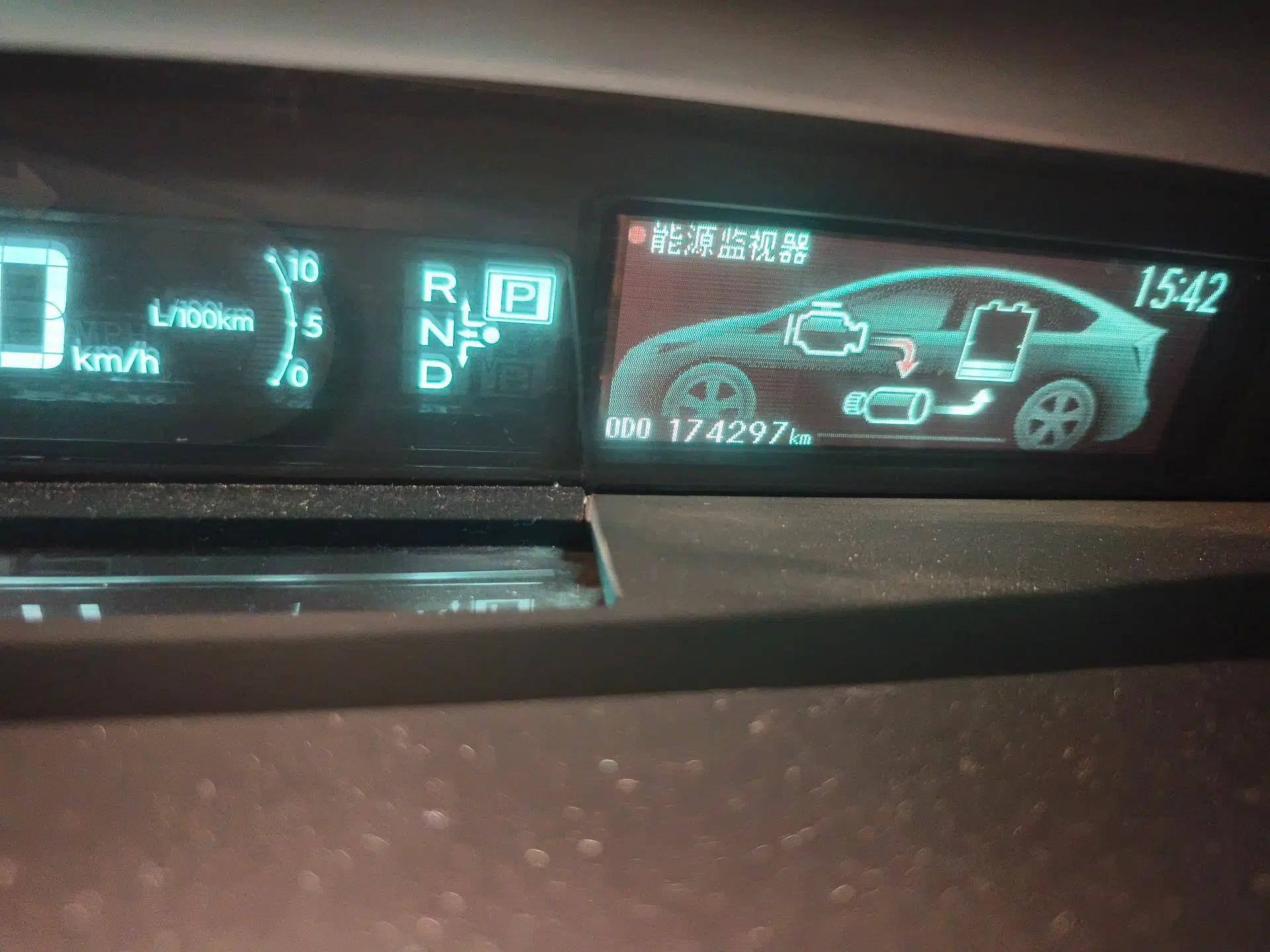 Toyota Prius 2012 1.8L Luxury Advanced Edition — миниатюра 13