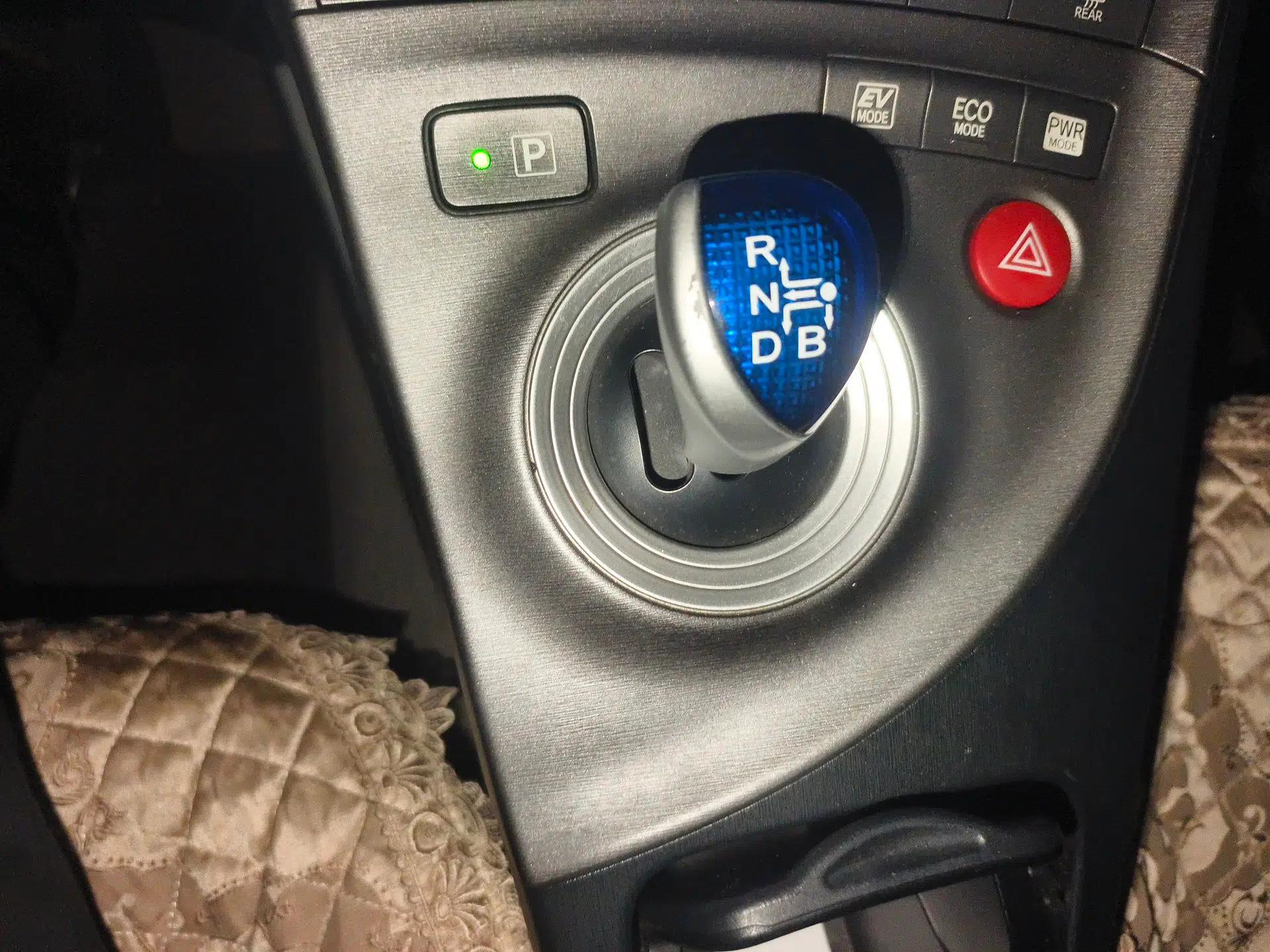 Toyota Prius 2012 1.8L Luxury Advanced Edition — миниатюра 15