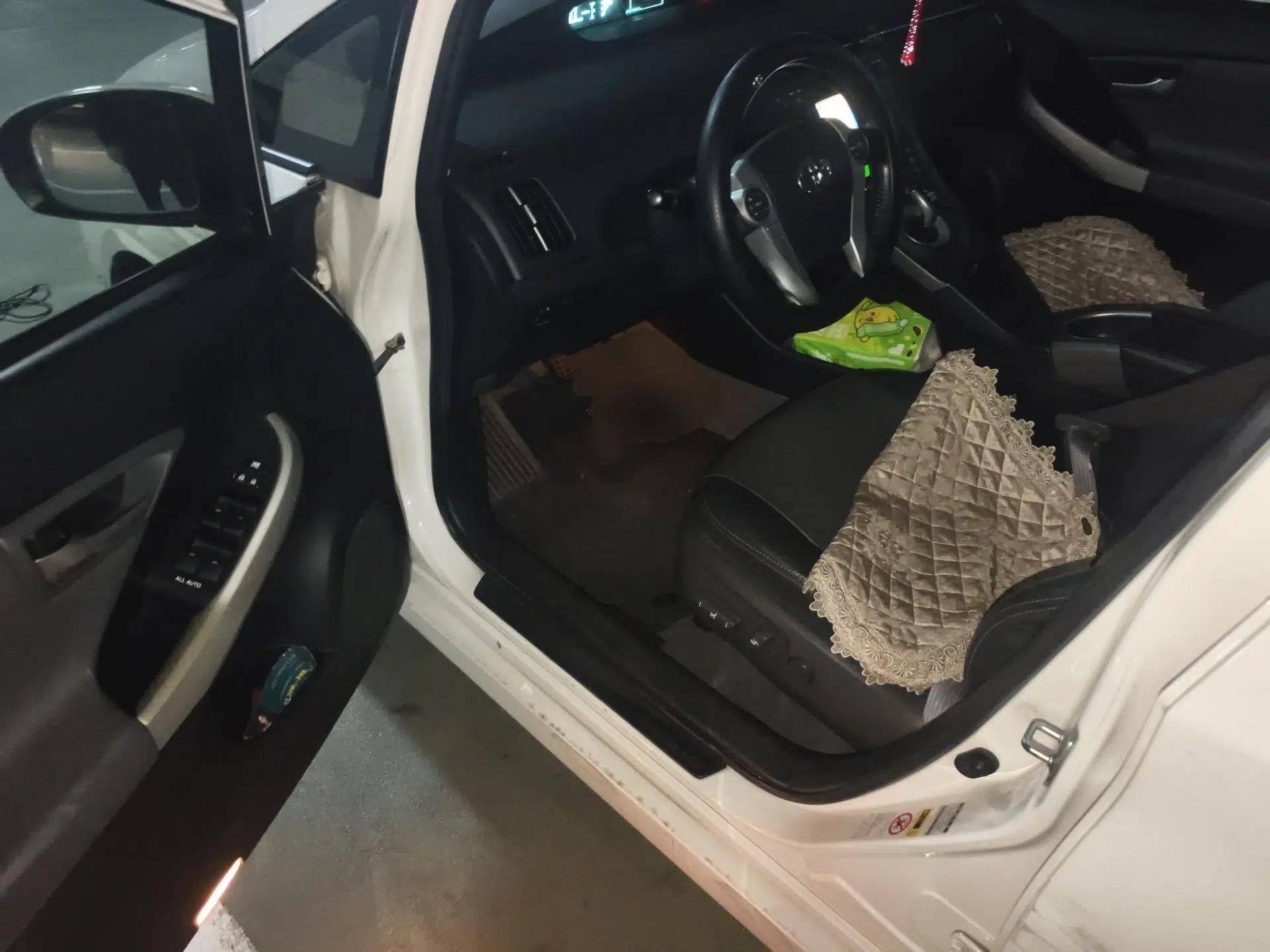 Toyota Prius 2012 1.8L Luxury Advanced Edition — миниатюра 17