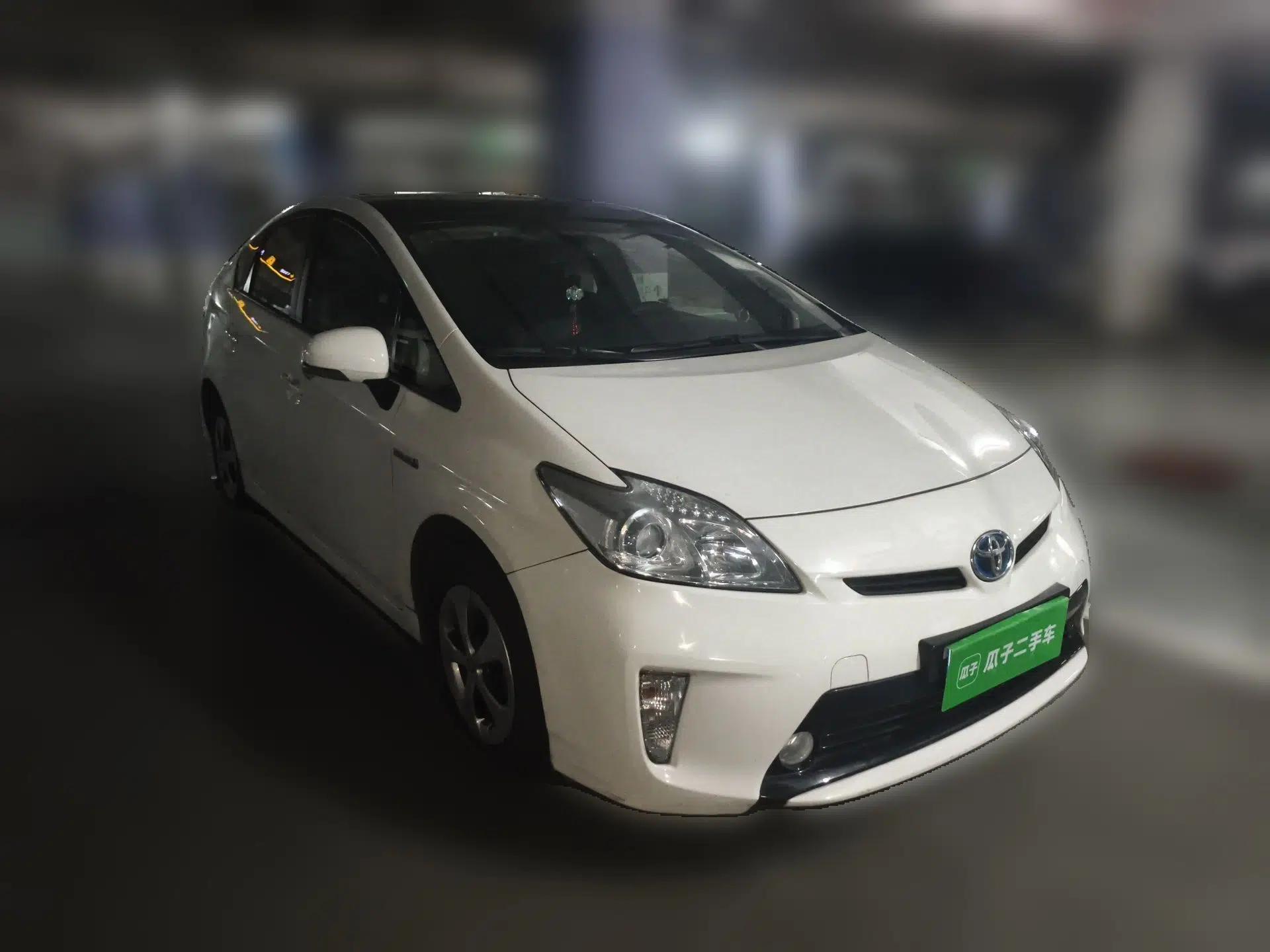 Toyota Prius 2012 1.8L Luxury Advanced Edition — миниатюра 3