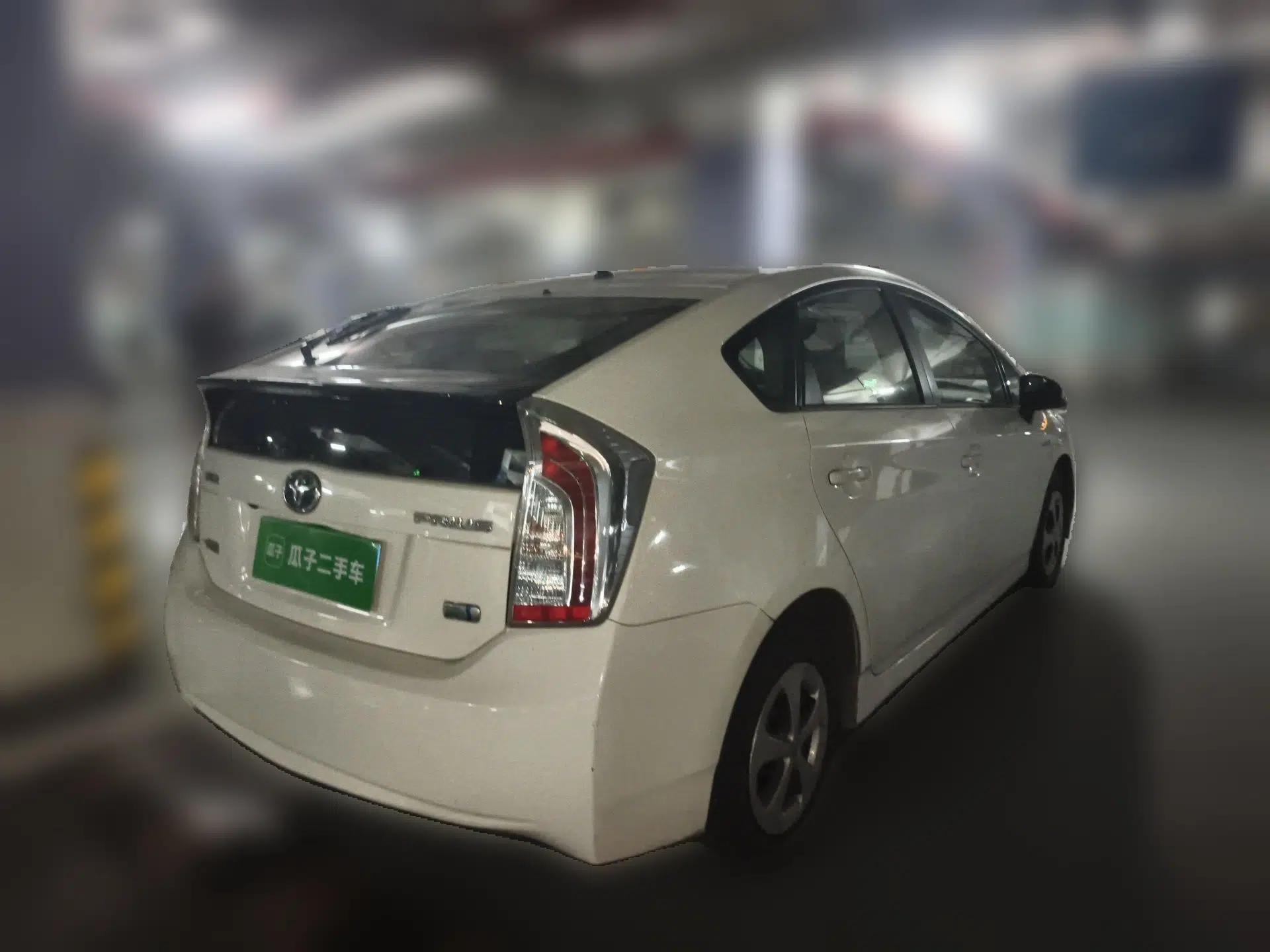 Toyota Prius 2012 1.8L Luxury Advanced Edition — миниатюра 6