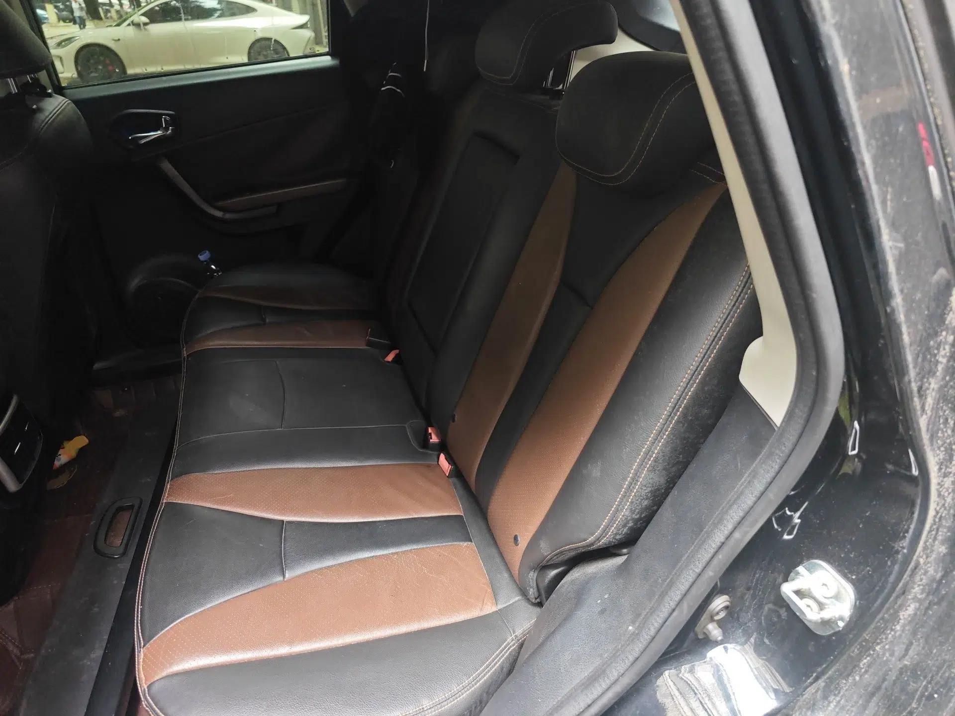 GAC Trumpchi GS5 Super 2016 2.0L Automatic Two-Wheel Drive Anniversary Edition — миниатюра 18