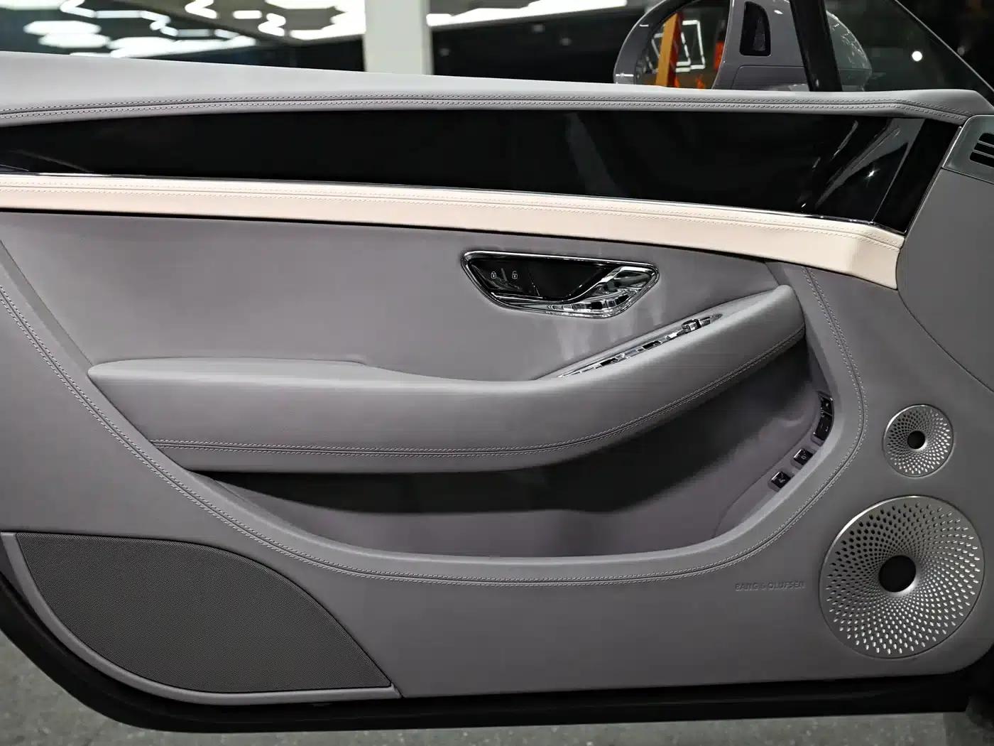2026 Continental Plug-in Hybrid GT Base Model — миниатюра 17