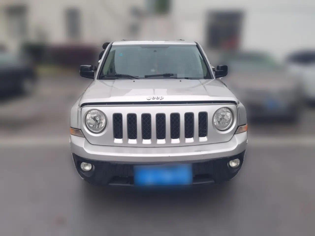Jeep Patriot 2012 2.4 Sport Edition — миниатюра 2