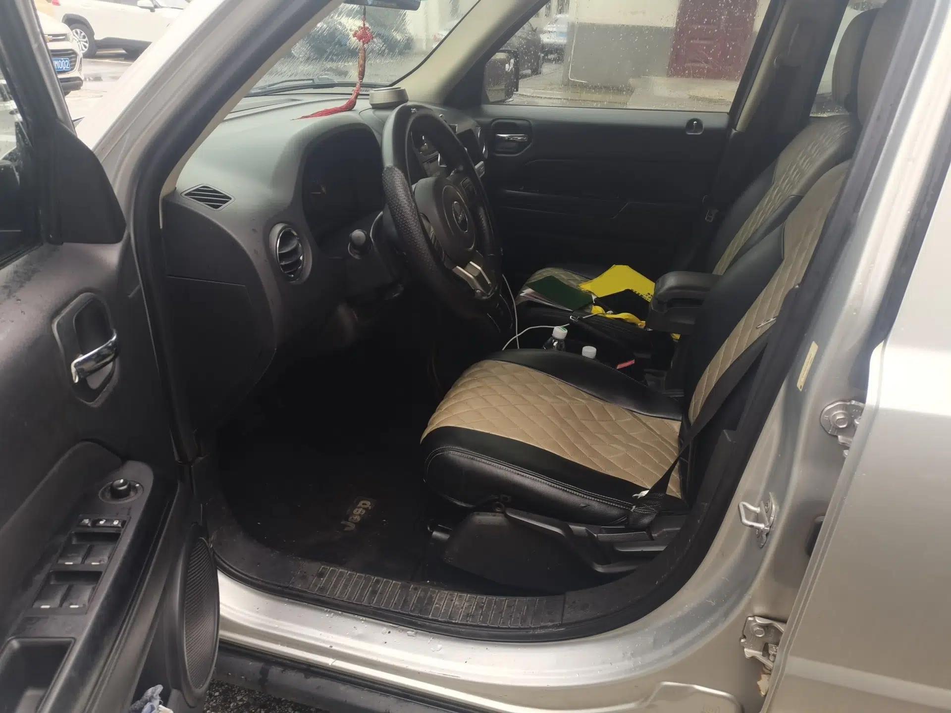 Jeep Patriot 2012 2.4 Sport Edition — миниатюра 17