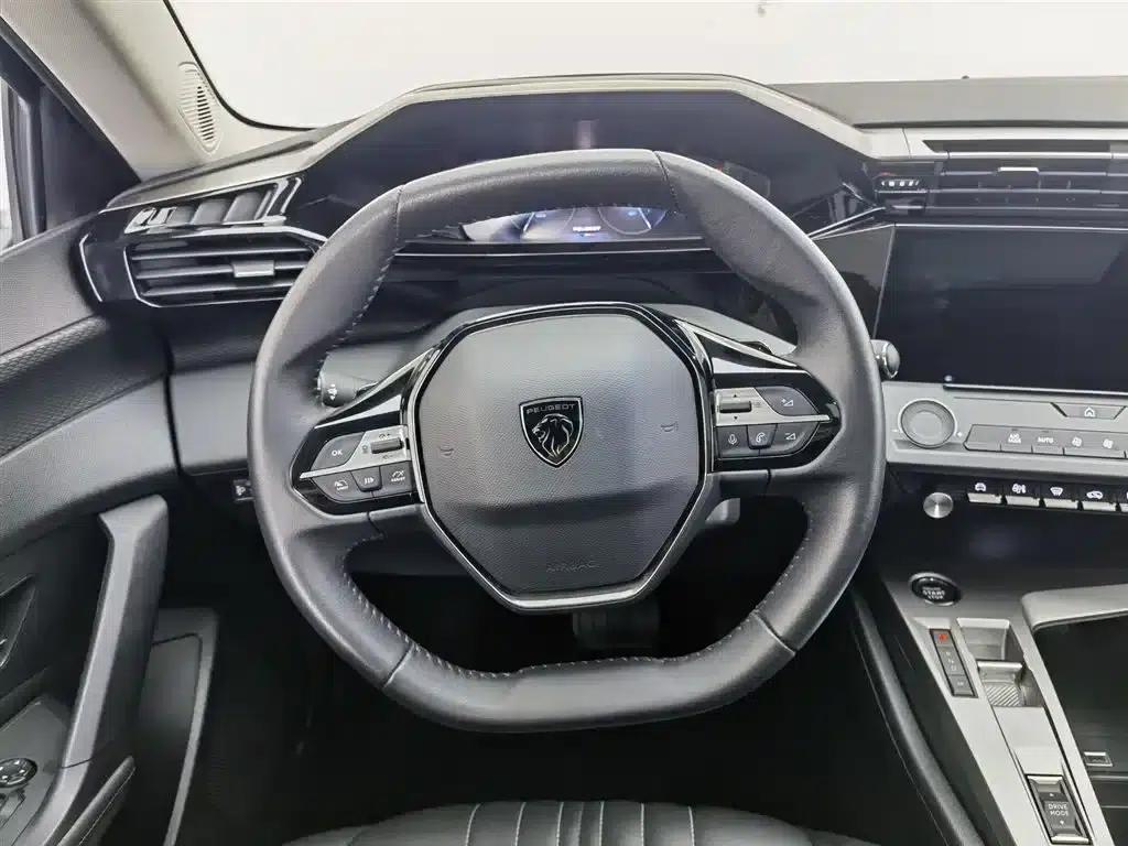 Peugeot 408X 2023 Gravity Edition — миниатюра 11