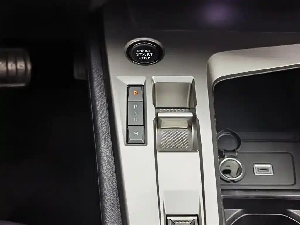 Peugeot 408X 2023 Gravity Edition — миниатюра 13