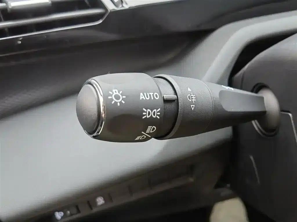Peugeot 408X 2023 Gravity Edition — миниатюра 21