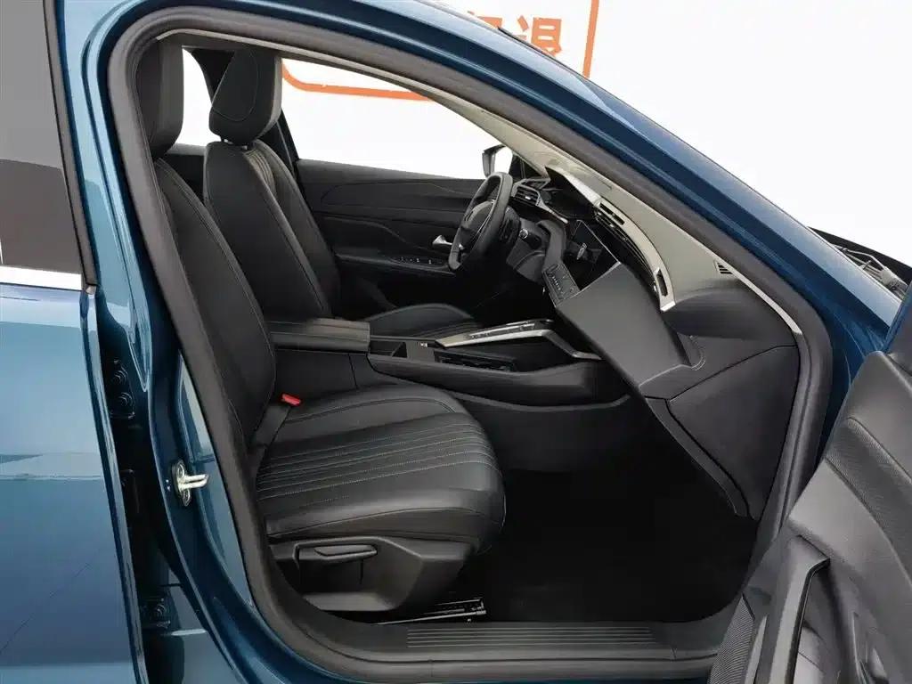 Peugeot 408X 2023 Gravity Edition — миниатюра 23