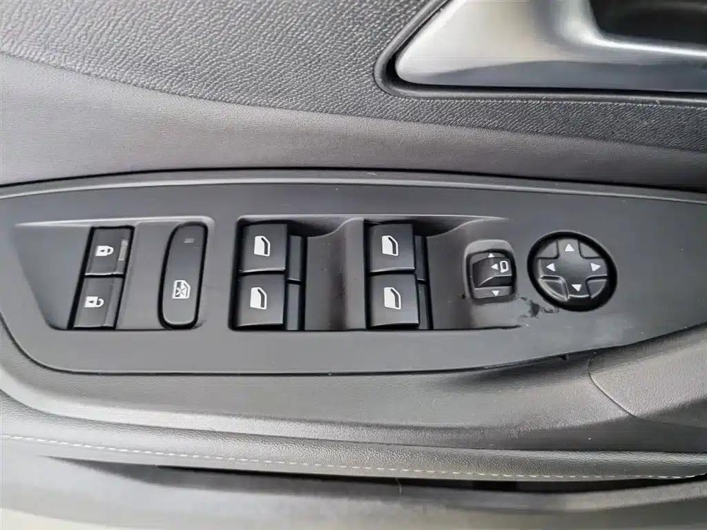 Peugeot 408X 2023 Gravity Edition — миниатюра 9