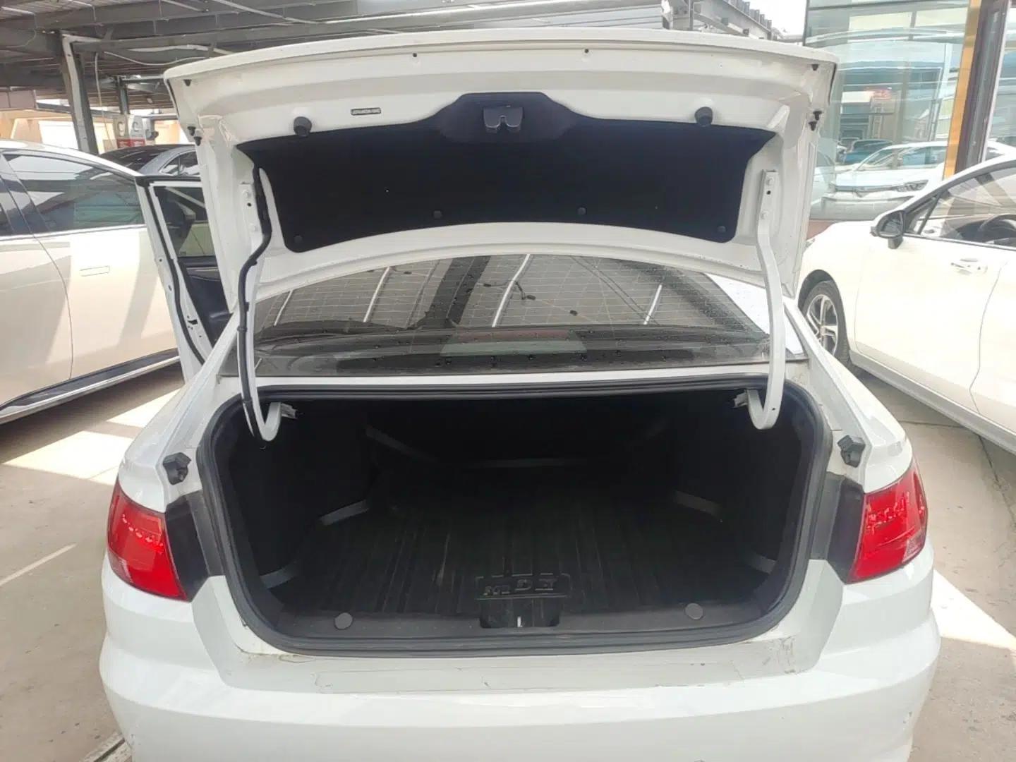 Geely Auto Emgrand New Energy 2021 EV Pro Ride-Hailing Edition — миниатюра 22