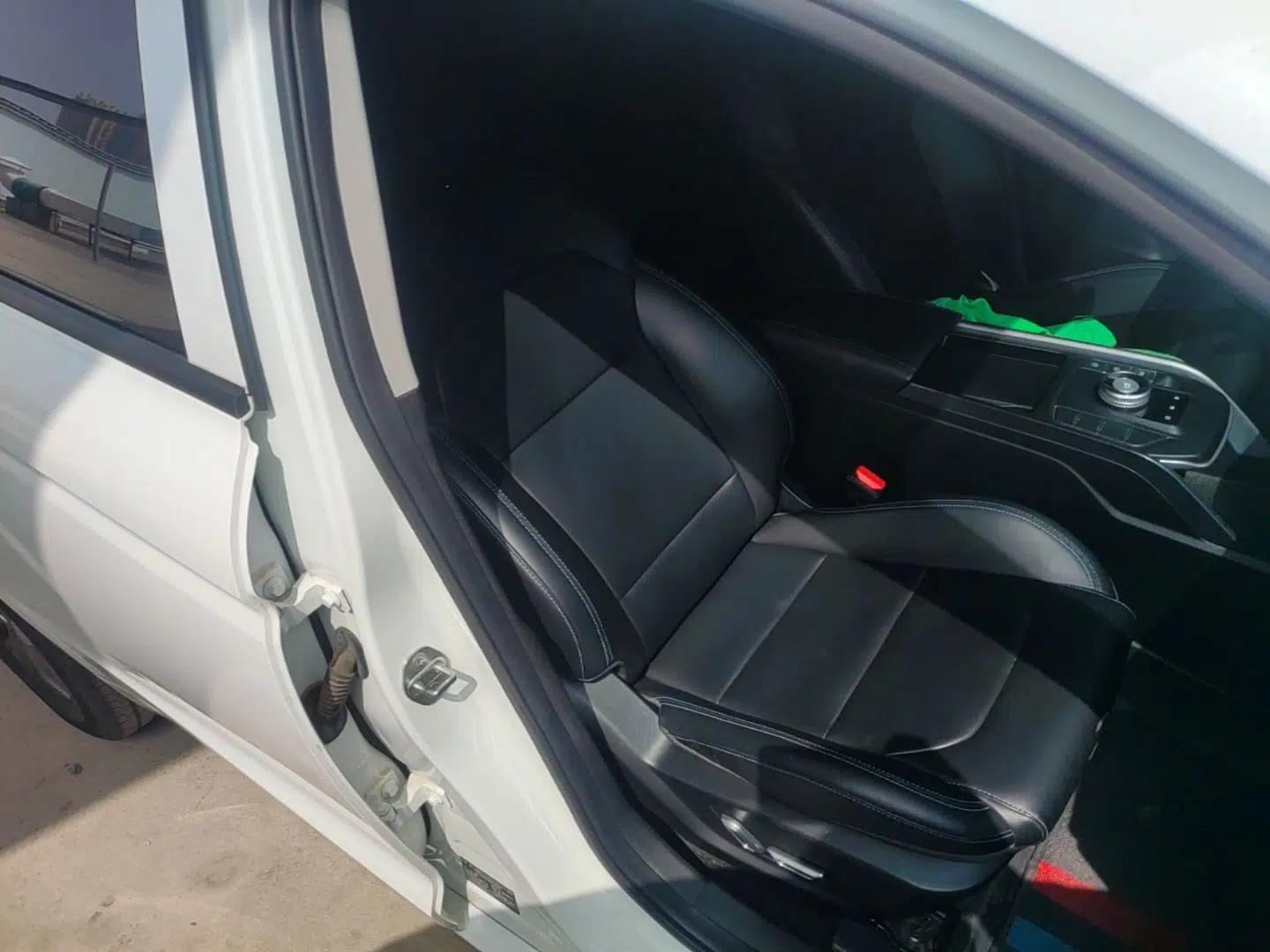 Geely Auto Emgrand New Energy 2021 EV Pro Ride-Hailing Edition — миниатюра 23