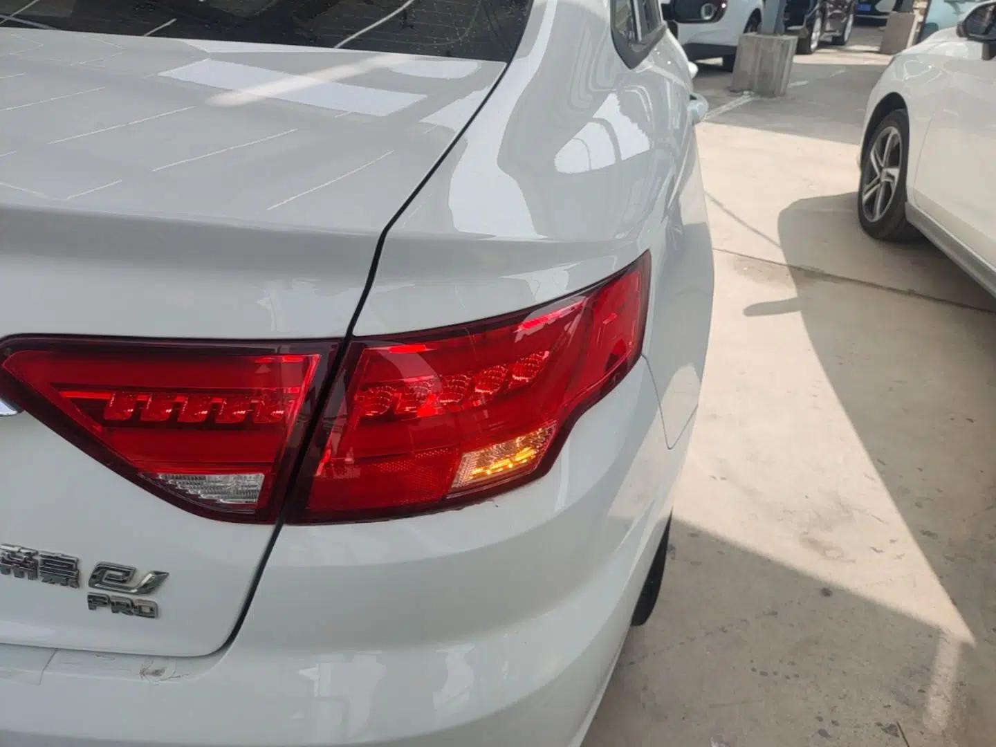Geely Auto Emgrand New Energy 2021 EV Pro Ride-Hailing Edition — миниатюра 7