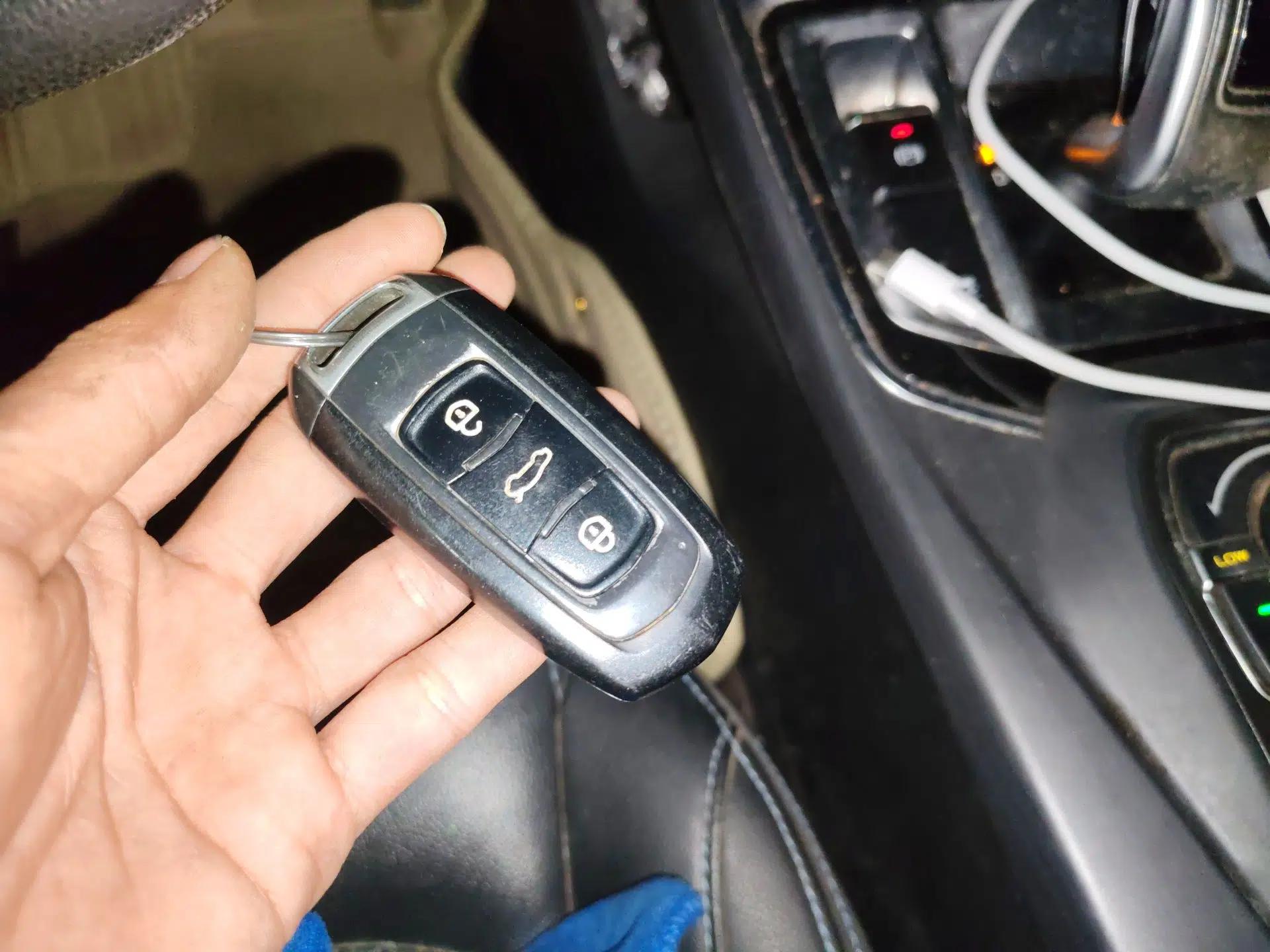 Geely Auto Emgrand New Energy 2018 EV450 Ambition Model — миниатюра 9