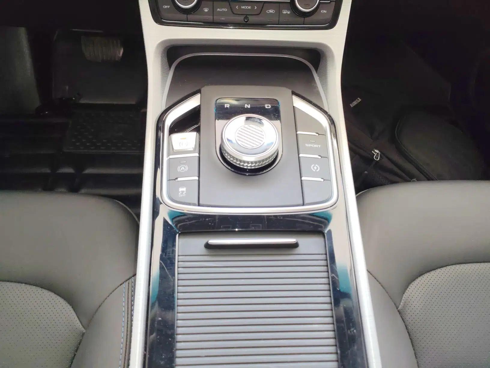 Geely Auto Emgrand GSe 2018 ZhenShang Model — миниатюра 14