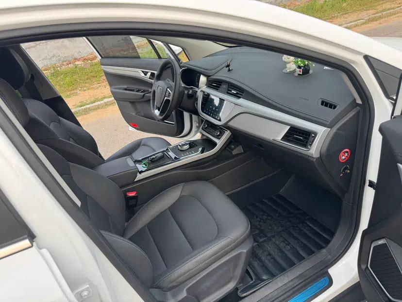 Geely Auto Emgrand GSe 2018 ZhenShang Model — миниатюра 19