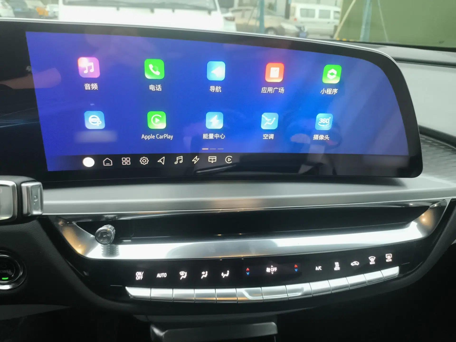 Cadillac LYRIQ 2022 Rear-Drive Long-Range Luxury Edition — миниатюра 12