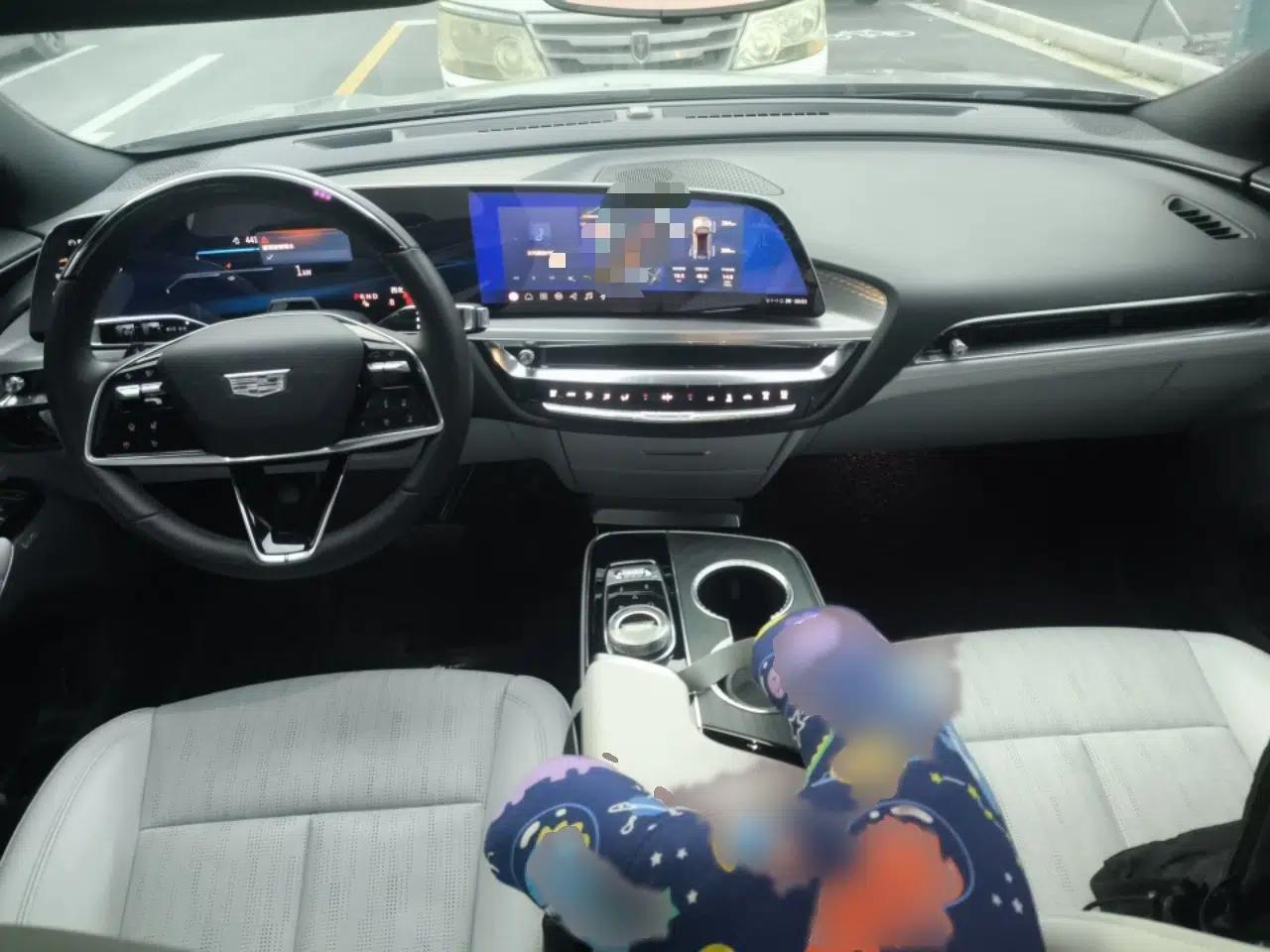 Cadillac LYRIQ 2022 Rear-Drive Long-Range Luxury Edition — миниатюра 18