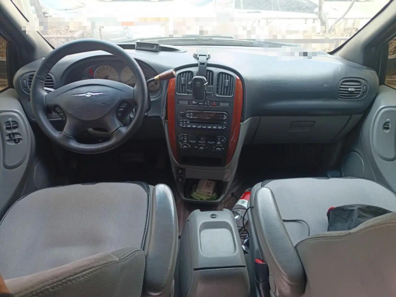 Chrysler Grand Voyager  — миниатюра 10