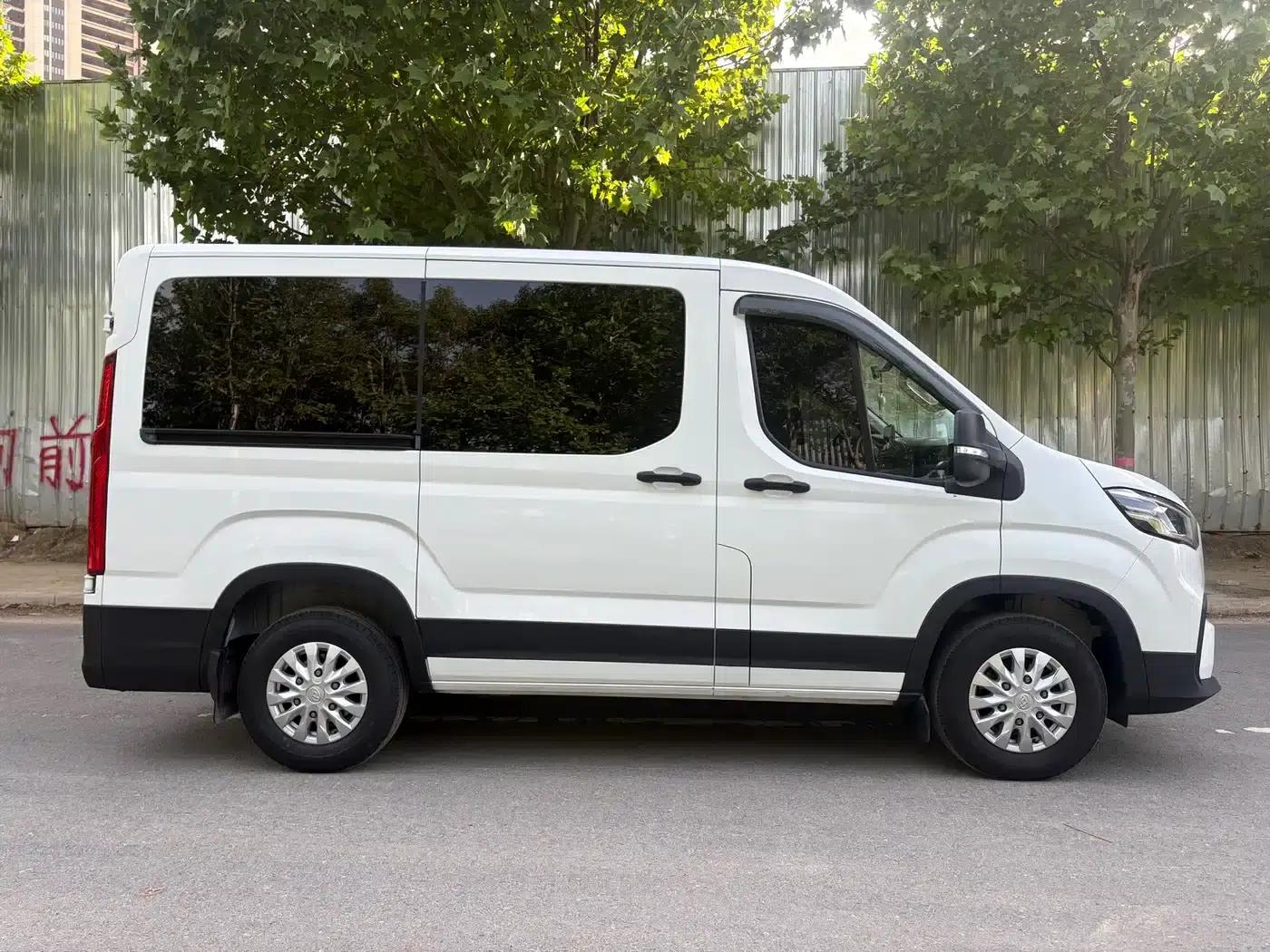 Xintu V90 2022 2.0T Manual Yunjie Front-wheel Drive Short Wheelbase Mid-roof Rear Single Tire 6 Seats — миниатюра 4