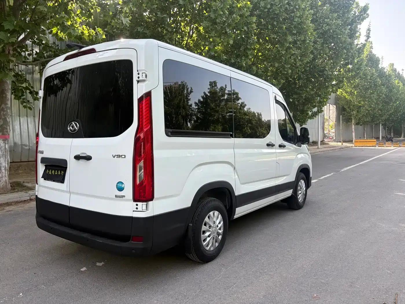 Xintu V90 2022 2.0T Manual Yunjie Front-wheel Drive Short Wheelbase Mid-roof Rear Single Tire 6 Seats — миниатюра 5