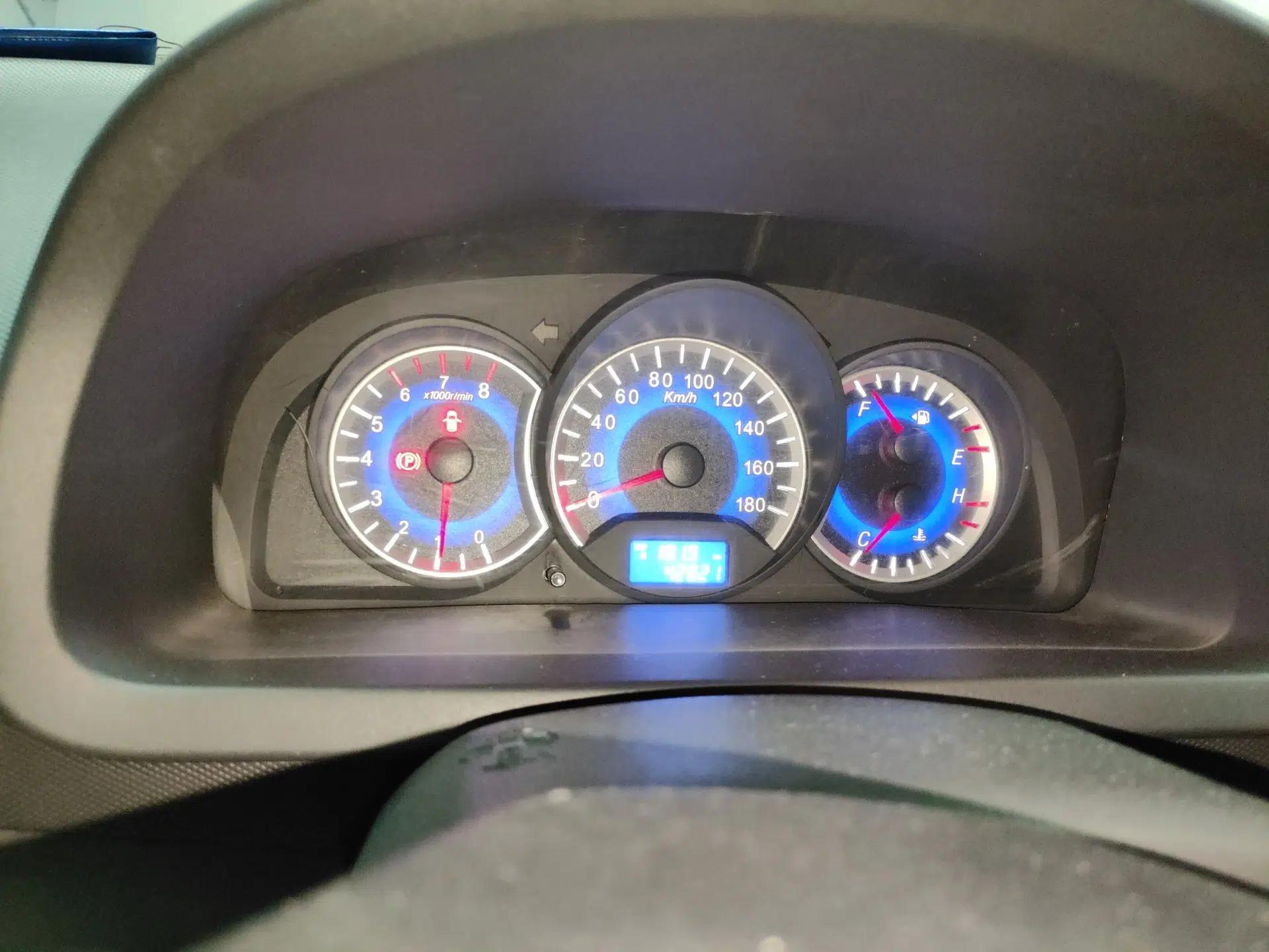 Suzuki Wagon R X5 2013 Luxury Edition 1.4L Standard Model — миниатюра 12