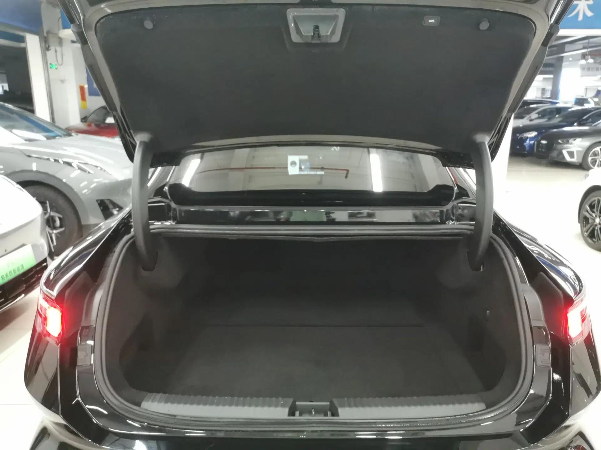 Lynk & Co Z10 2025 95 kWh 806 km Range Rear-Wheel Drive Advanced Driver-Assistance System Max — миниатюра 22