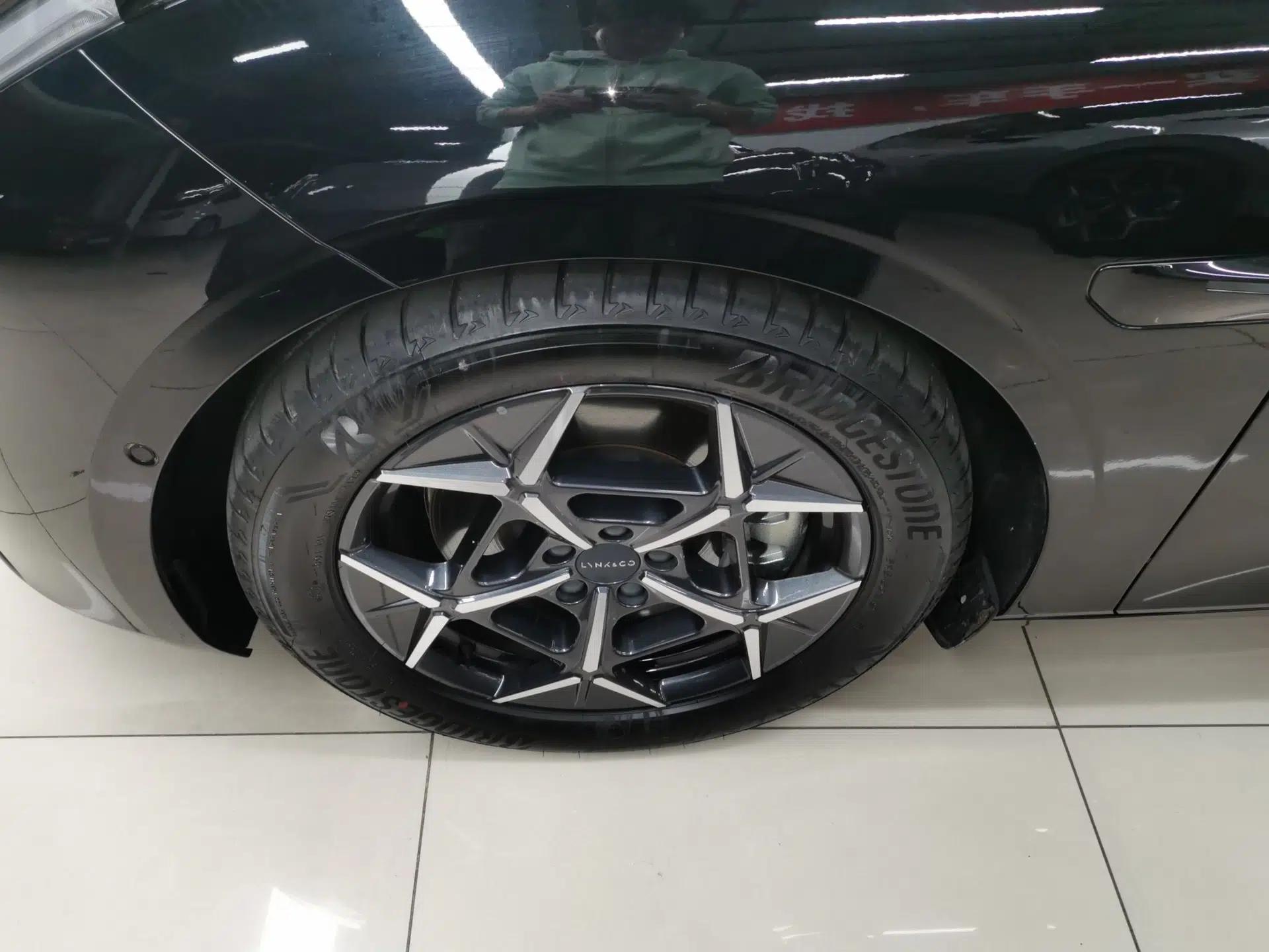 Lynk & Co Z10 2025 95 kWh 806 km Range Rear-Wheel Drive Advanced Driver-Assistance System Max — миниатюра 8