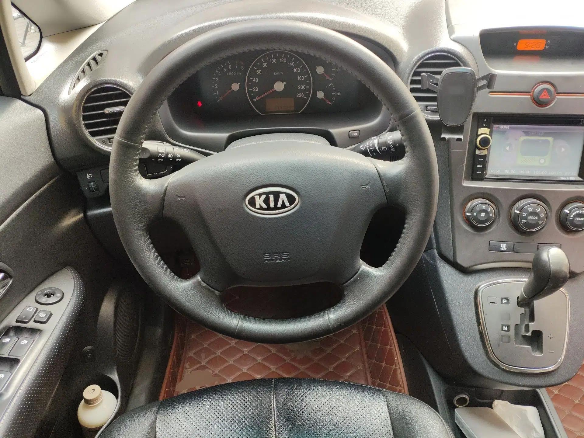 Kia Carens 2011 2.0L 7-Seater Automatic Standard Edition — миниатюра 11